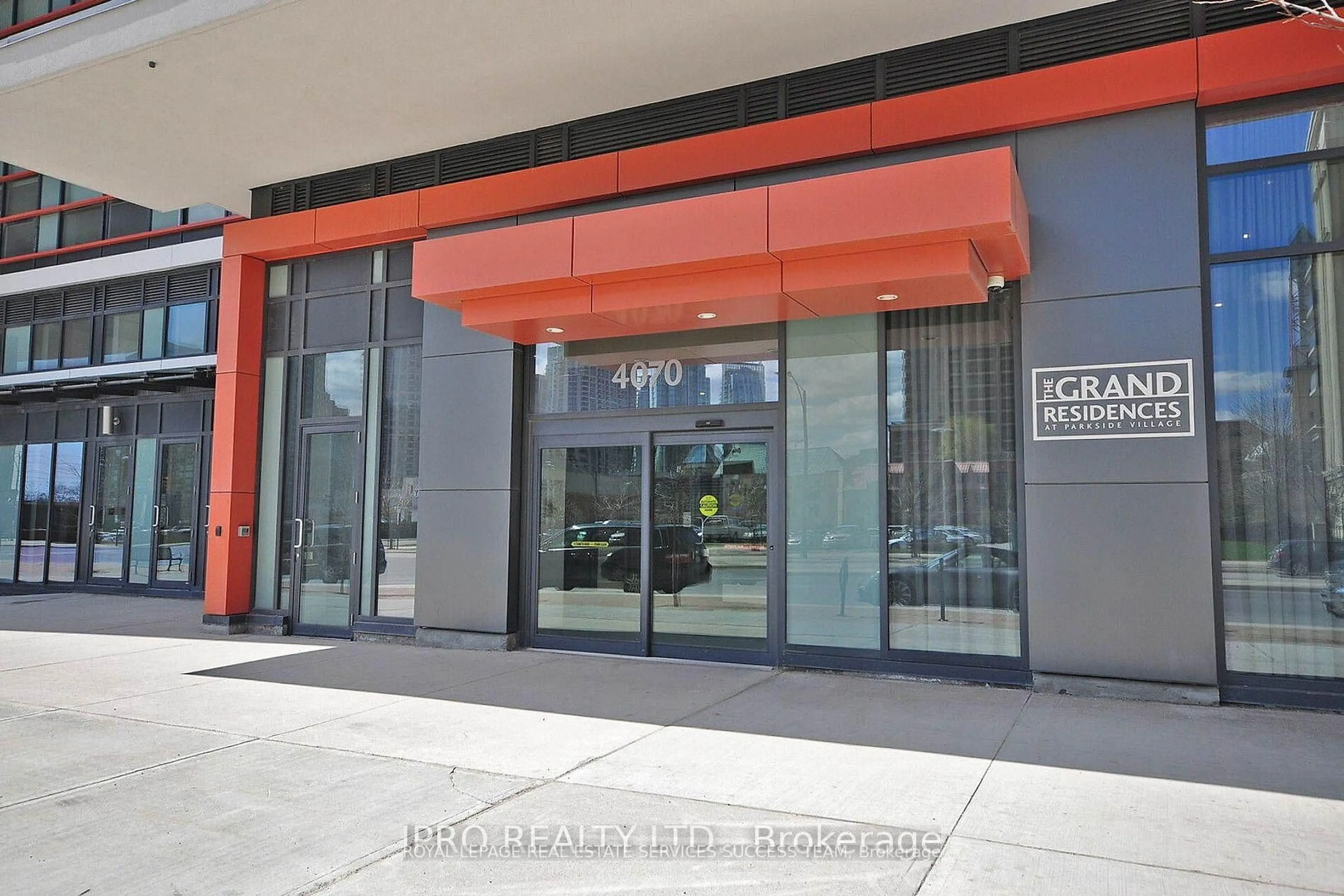 Indoor foyer for 4070 Confederation Pkwy #3009, Mississauga Ontario L5B 0E9