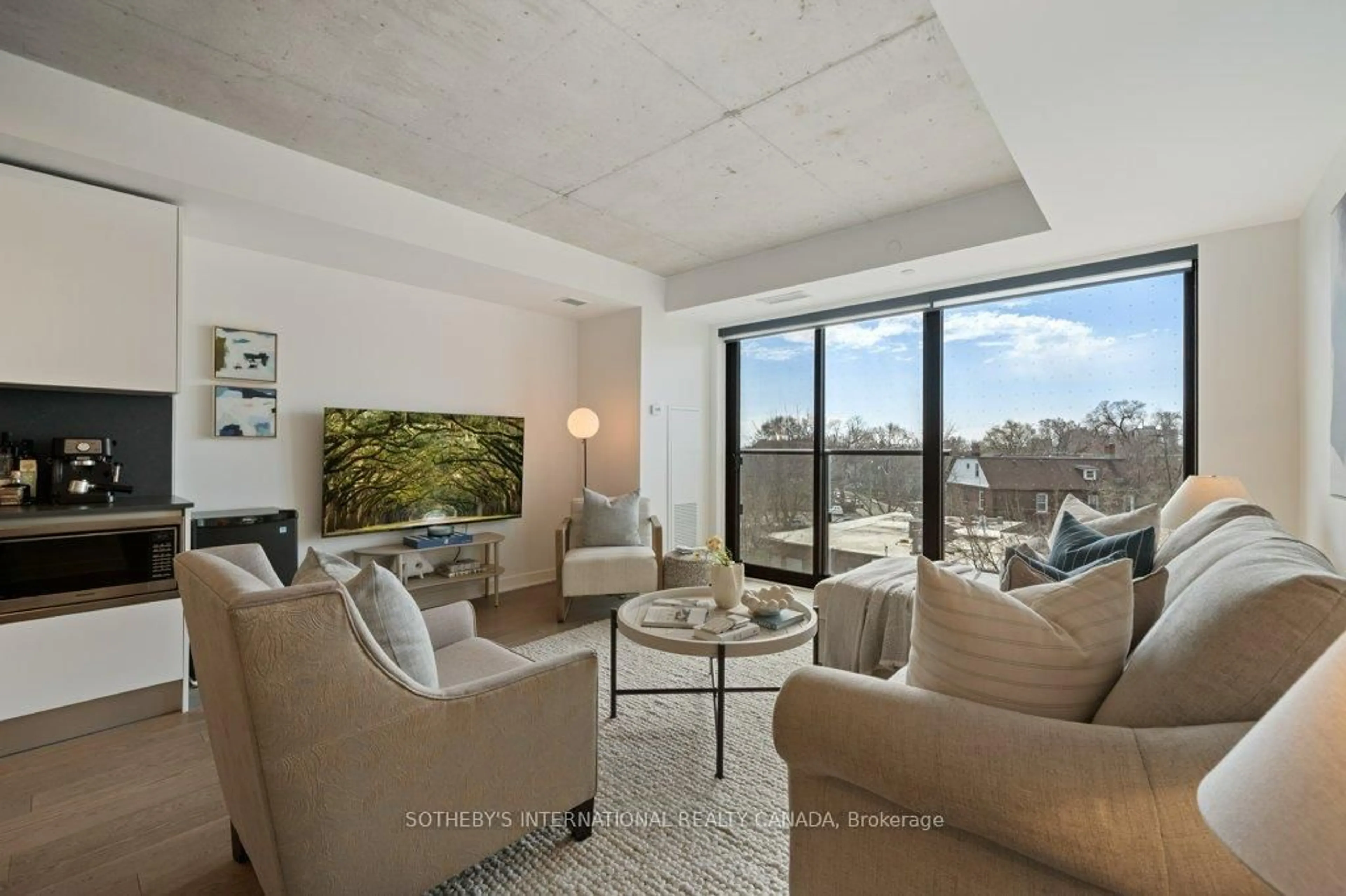 Living room with furniture, unknown for 2720 Dundas St #323, Toronto Ontario M6P 1Y2