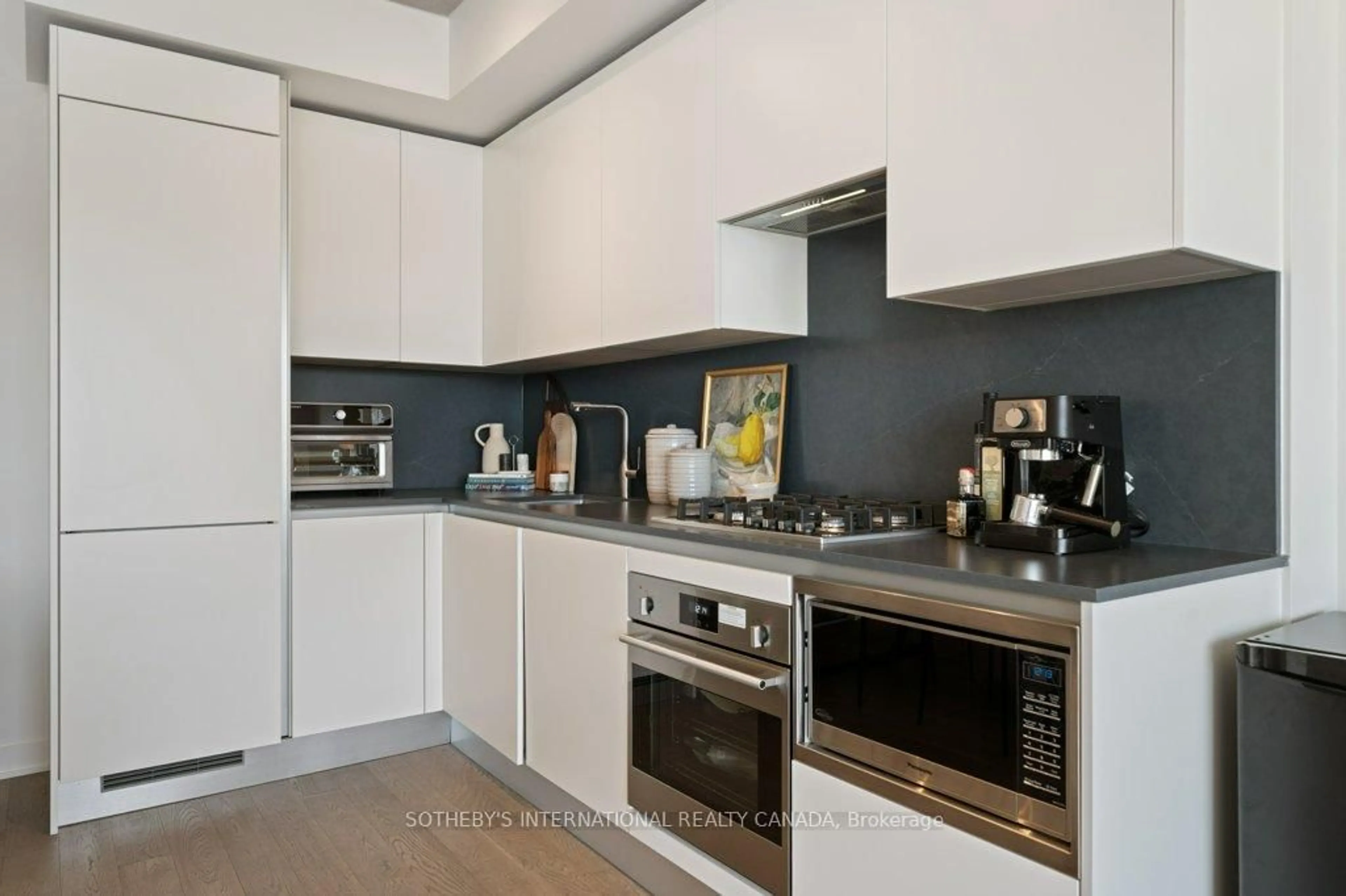 Standard kitchen, unknown for 2720 Dundas St #323, Toronto Ontario M6P 1Y2
