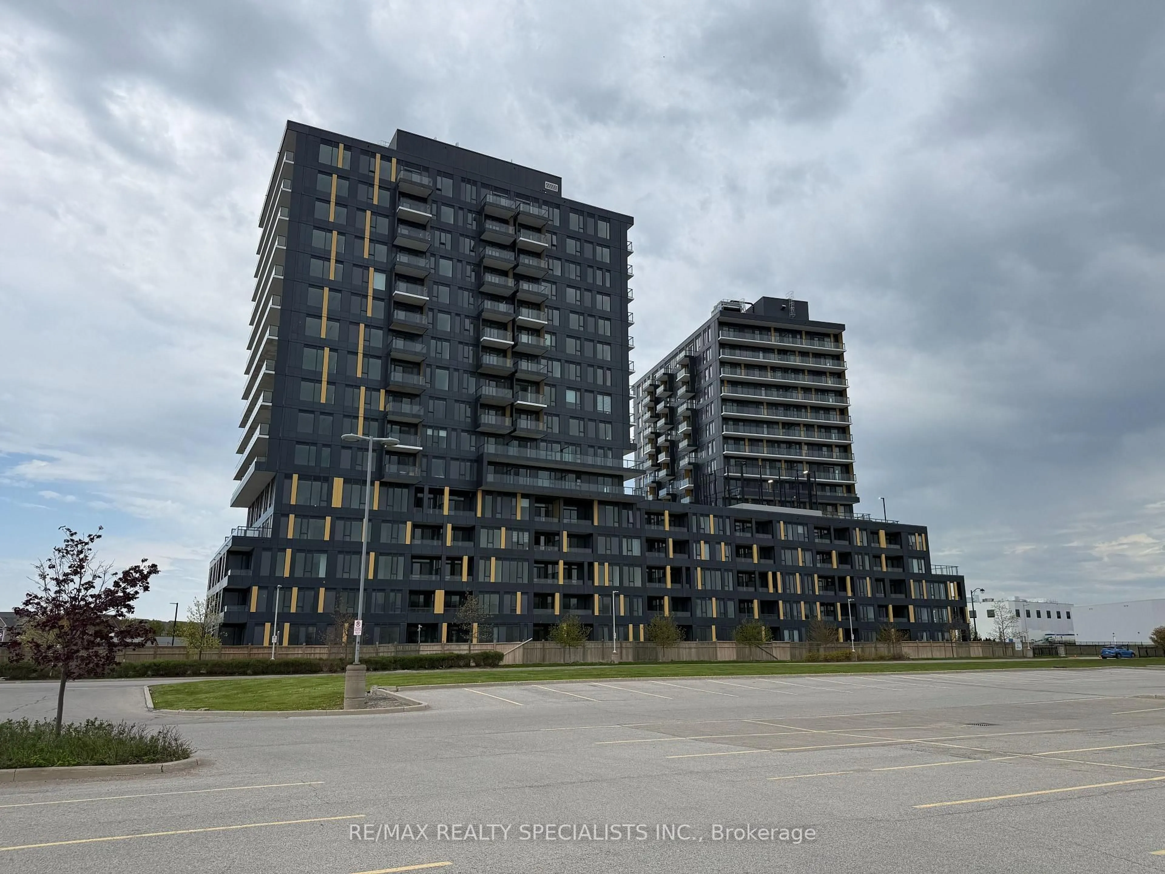 Blurry image for 4878 POWERS Common #C1110, Burlington Ontario L7M 2B4