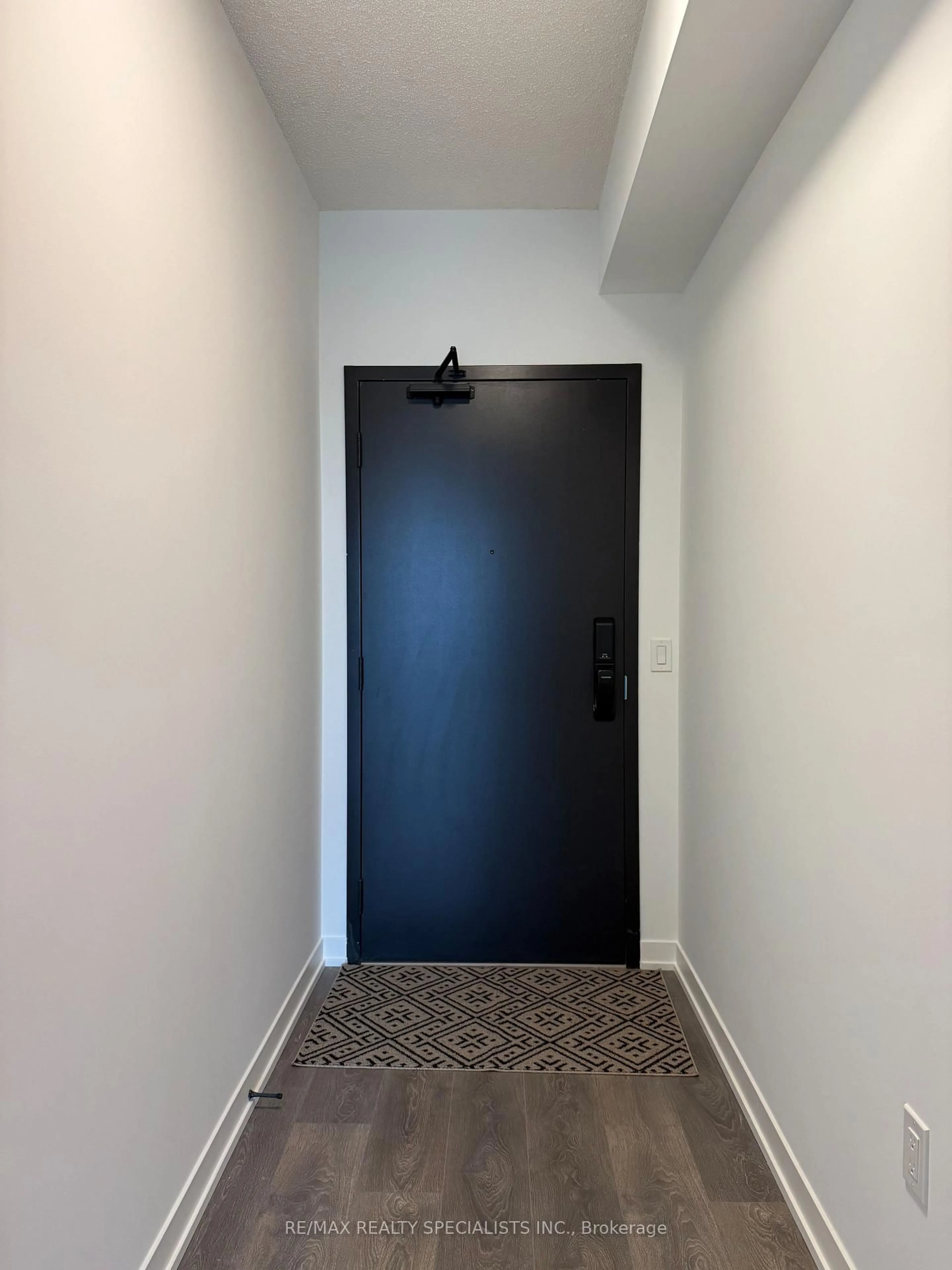 Indoor entryway for 4878 POWERS Common #C1110, Burlington Ontario L7M 2B4