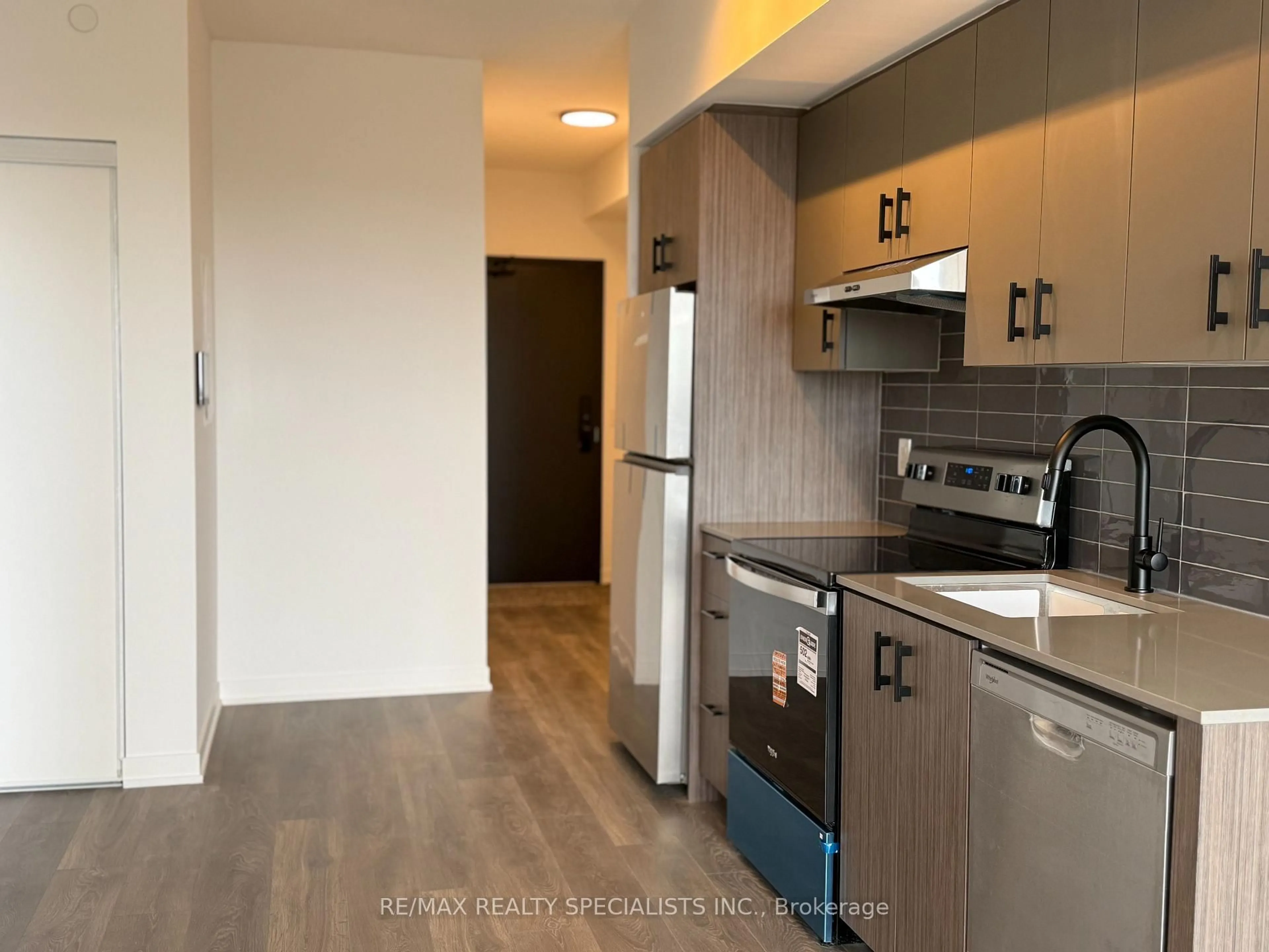 Standard kitchen, wood/laminate floor for 4878 POWERS Common #C1110, Burlington Ontario L7M 2B4