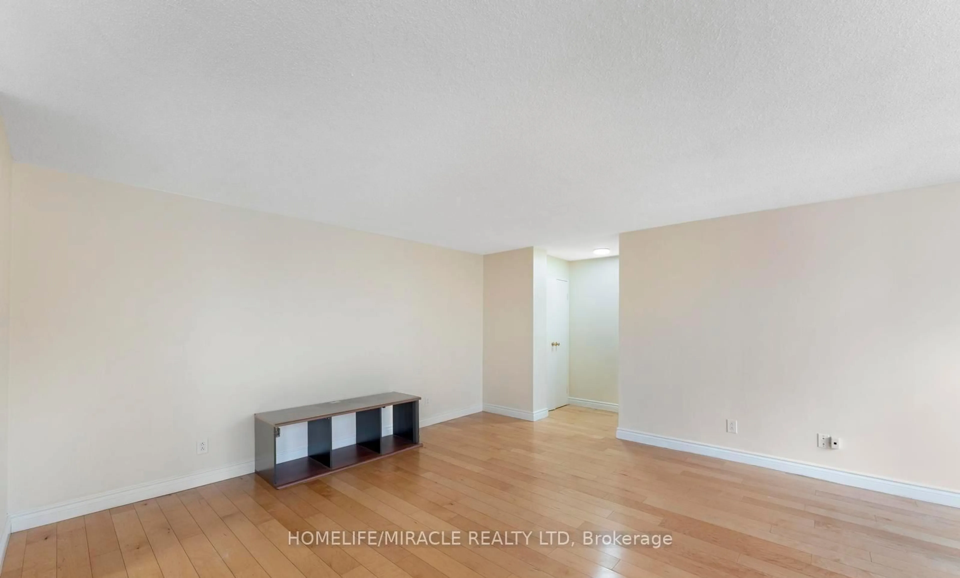 A pic of a room for 3700 Kaneff Cres #202, Mississauga Ontario L5A 4B8