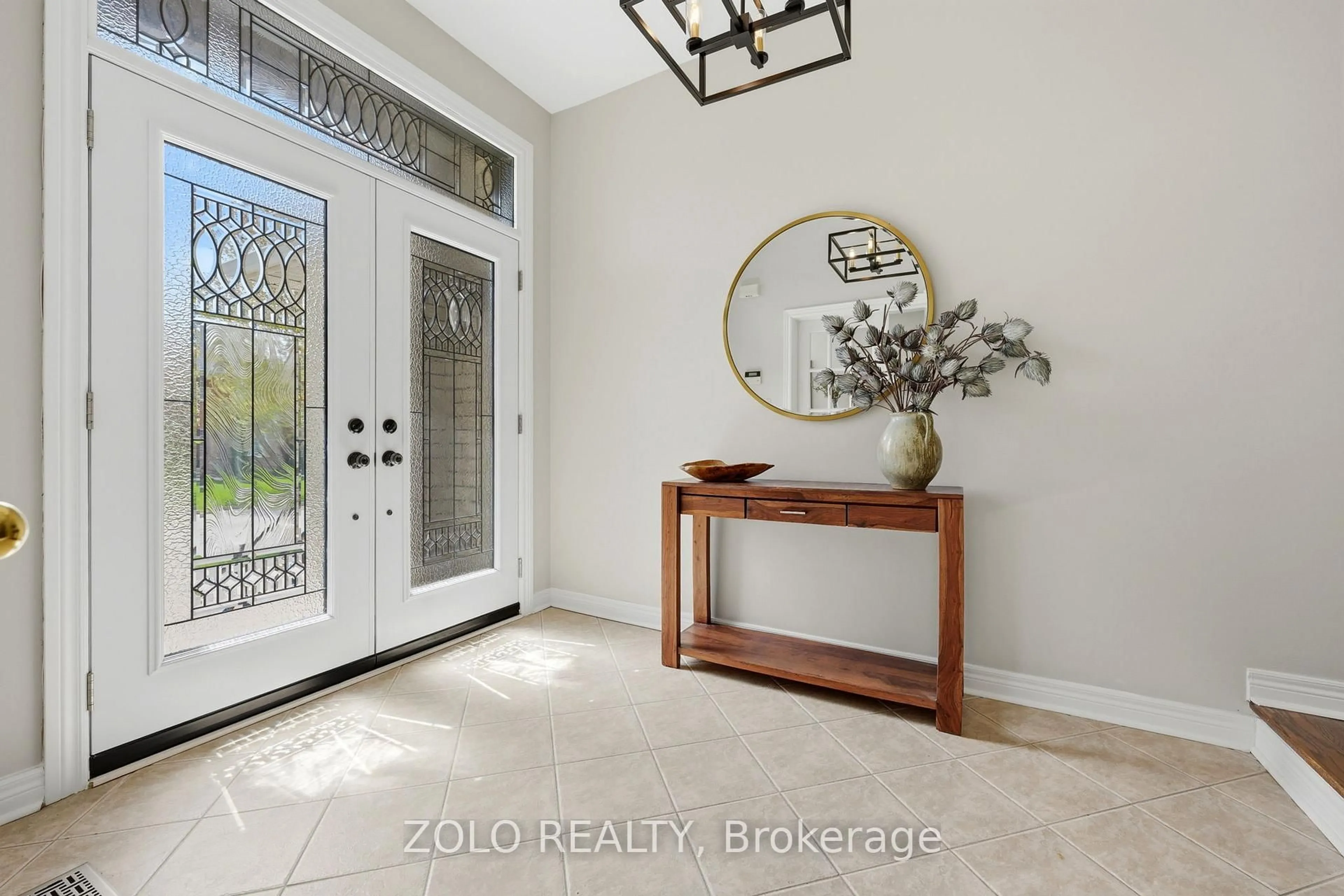 Indoor entryway for 86 North Ridge Cres, Halton Hills Ontario L7G 6E6