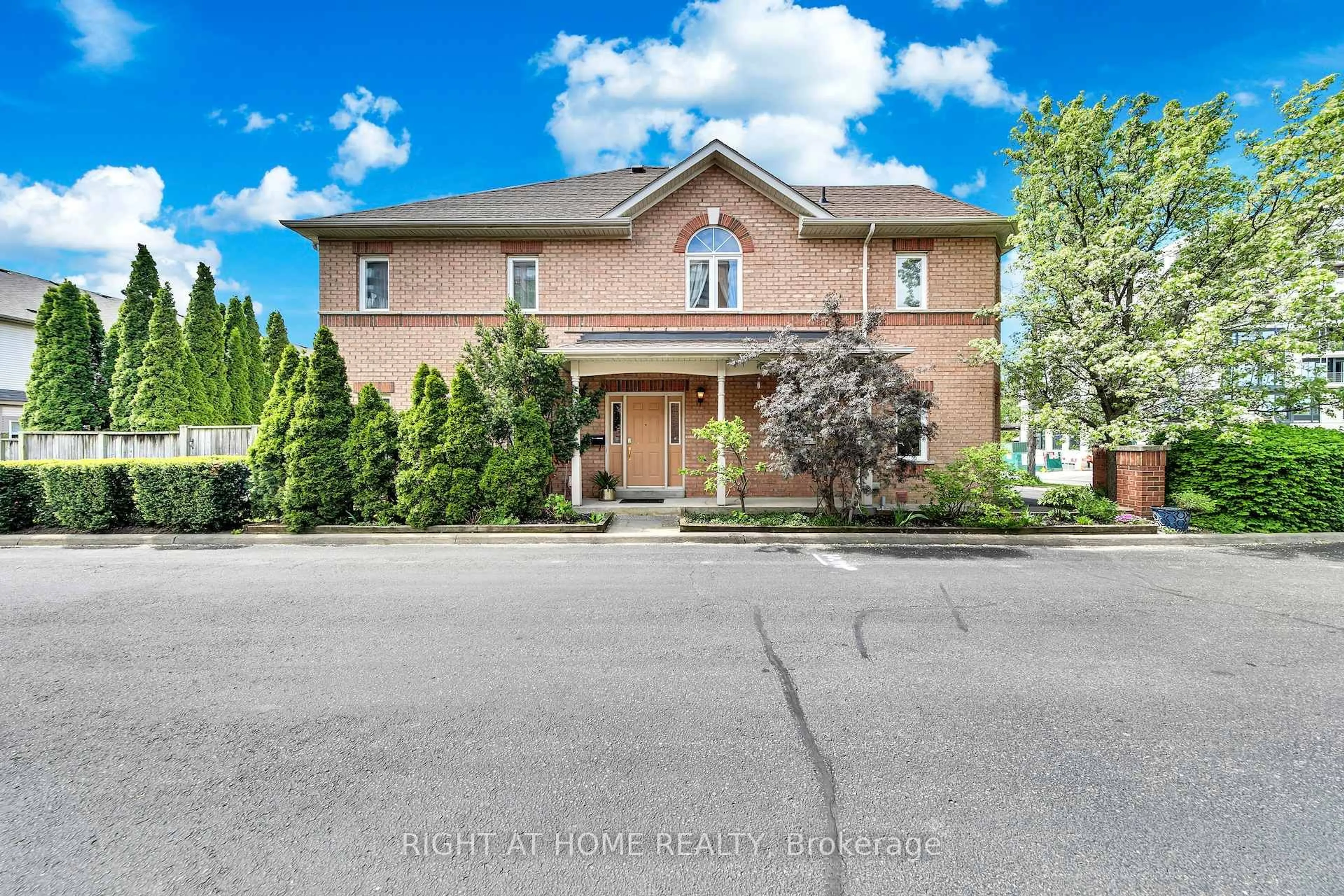 Unknown for 740 Village Green Blvd, Mississauga Ontario L5E 3K8