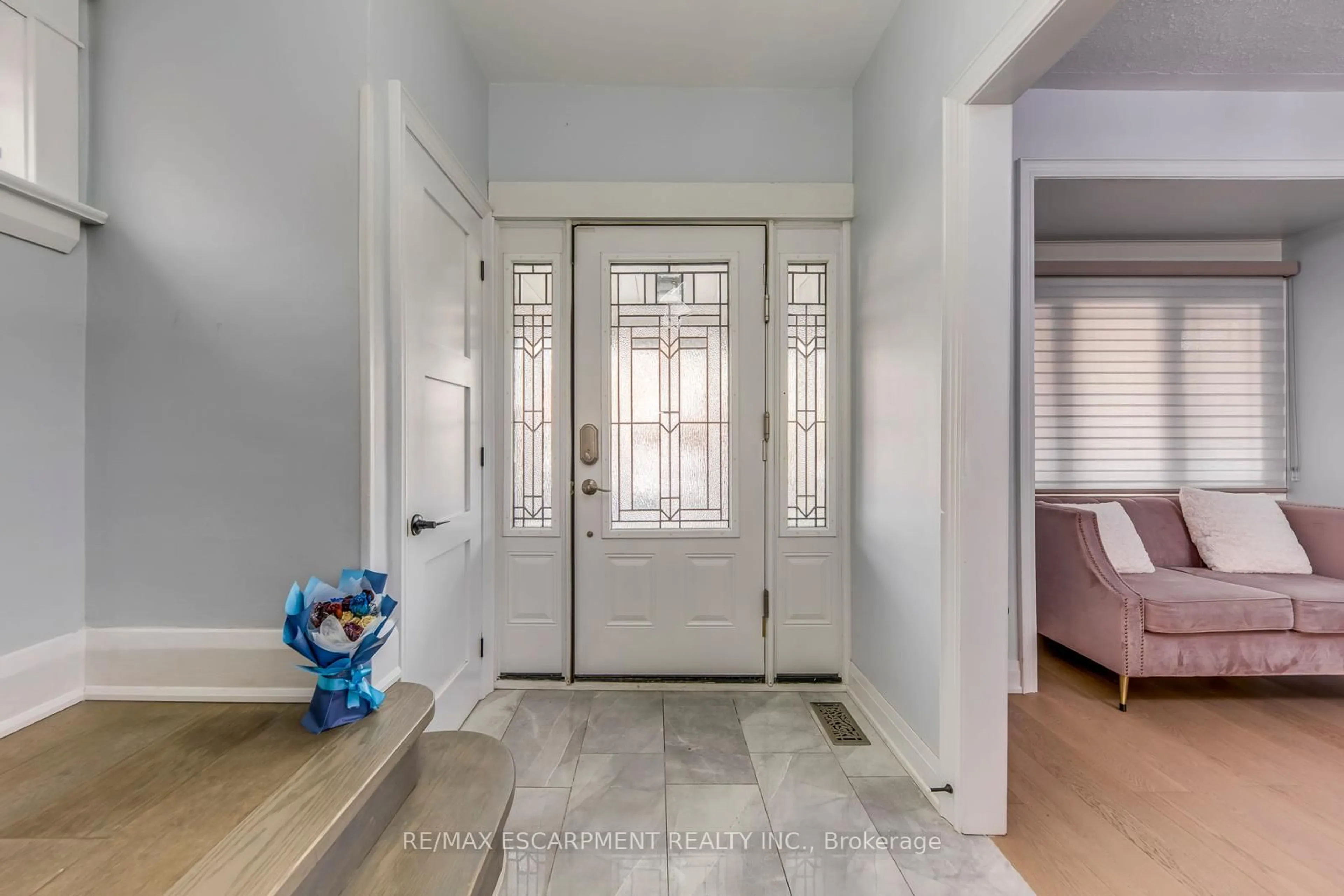 Indoor entryway for 108 Runnymede Rd, Toronto Ontario M6S 2Y3