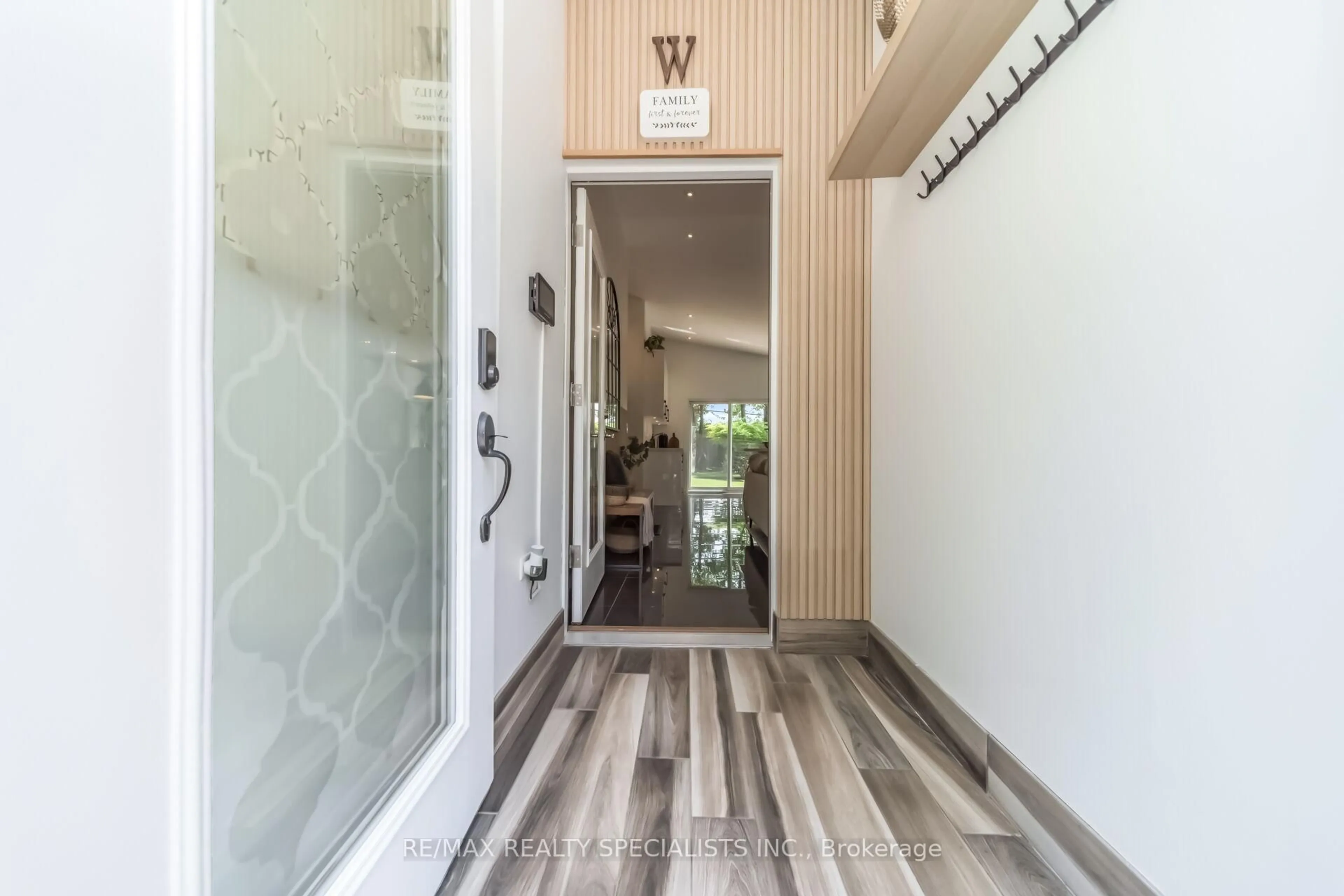 Indoor entryway for 133 Eldomar Ave, Brampton Ontario L6W 1R6