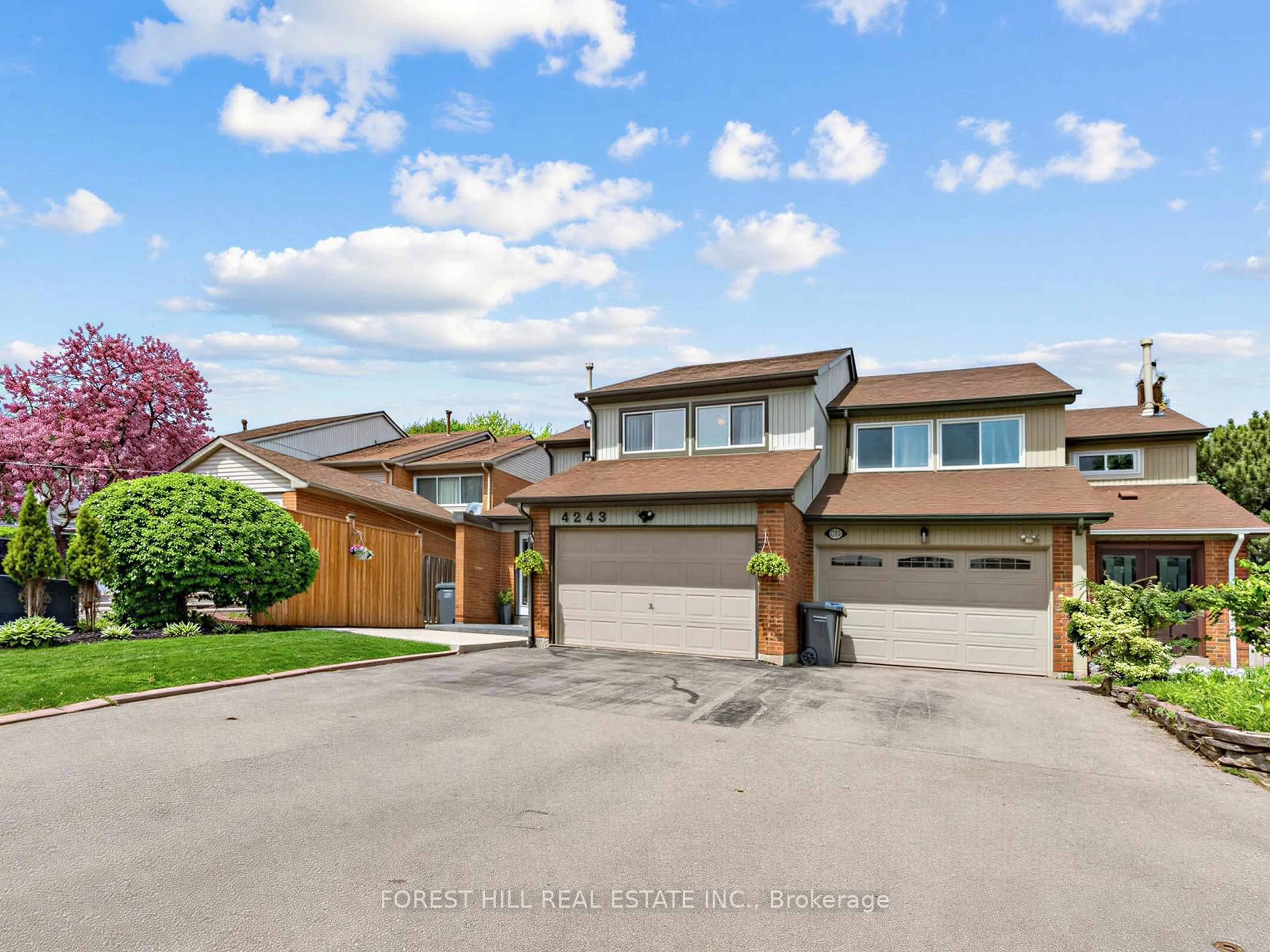 Home with brick exterior material, street for 4243 Thom Gdns, Mississauga Ontario L5L 2B4