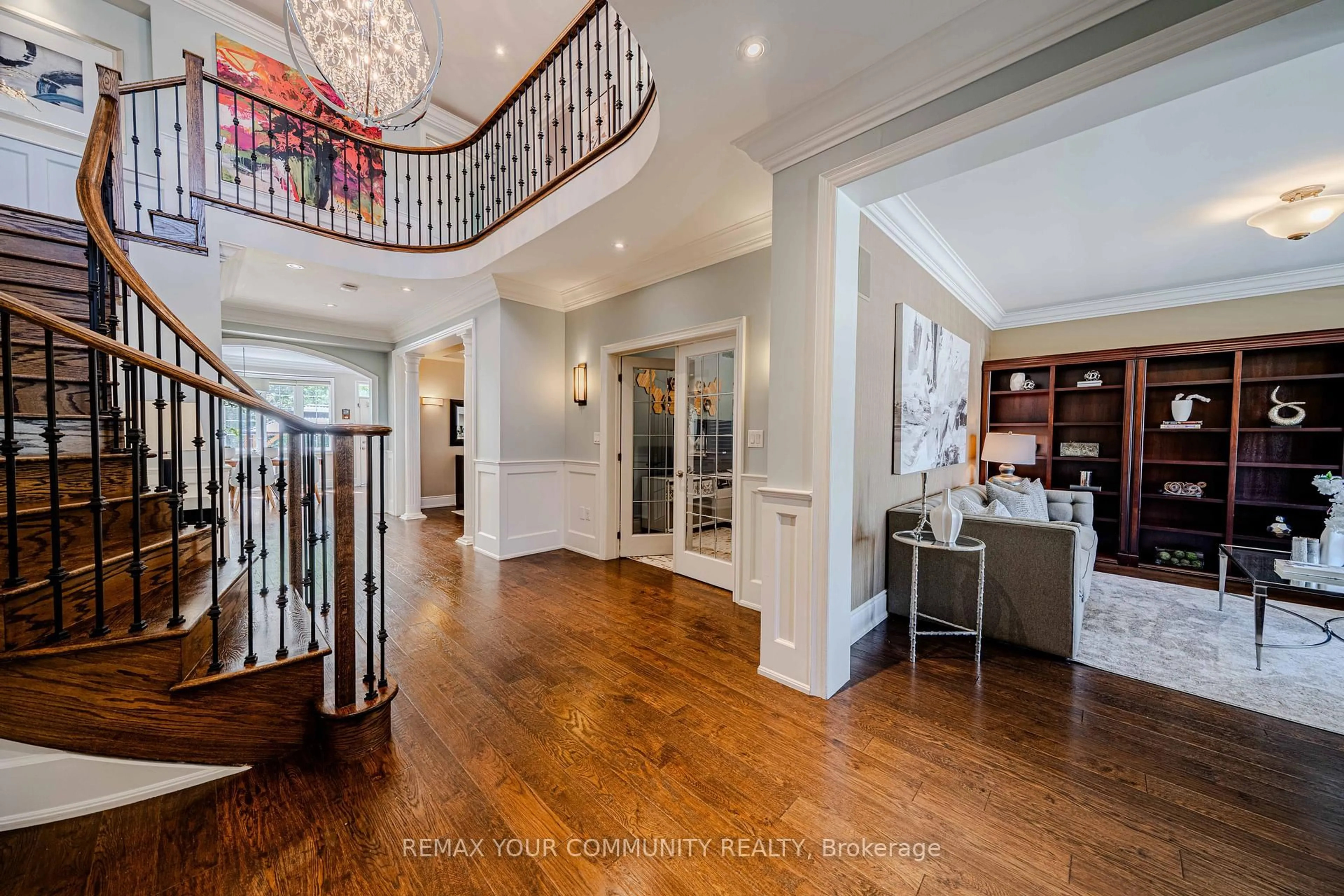 Indoor foyer for 3447 Liptay Ave, Oakville Ontario L6M 0M7