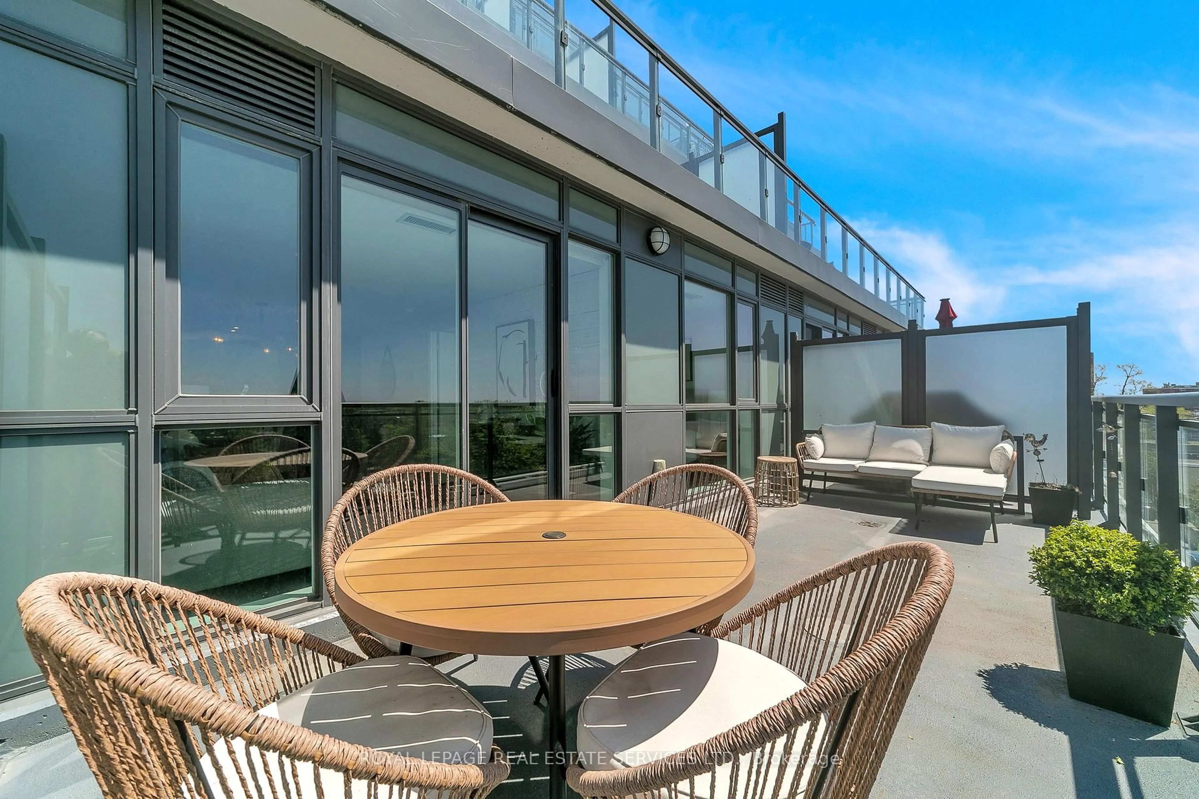 Patio, unknown for 16 Mcadam Ave #408, Toronto Ontario M6A 0B9