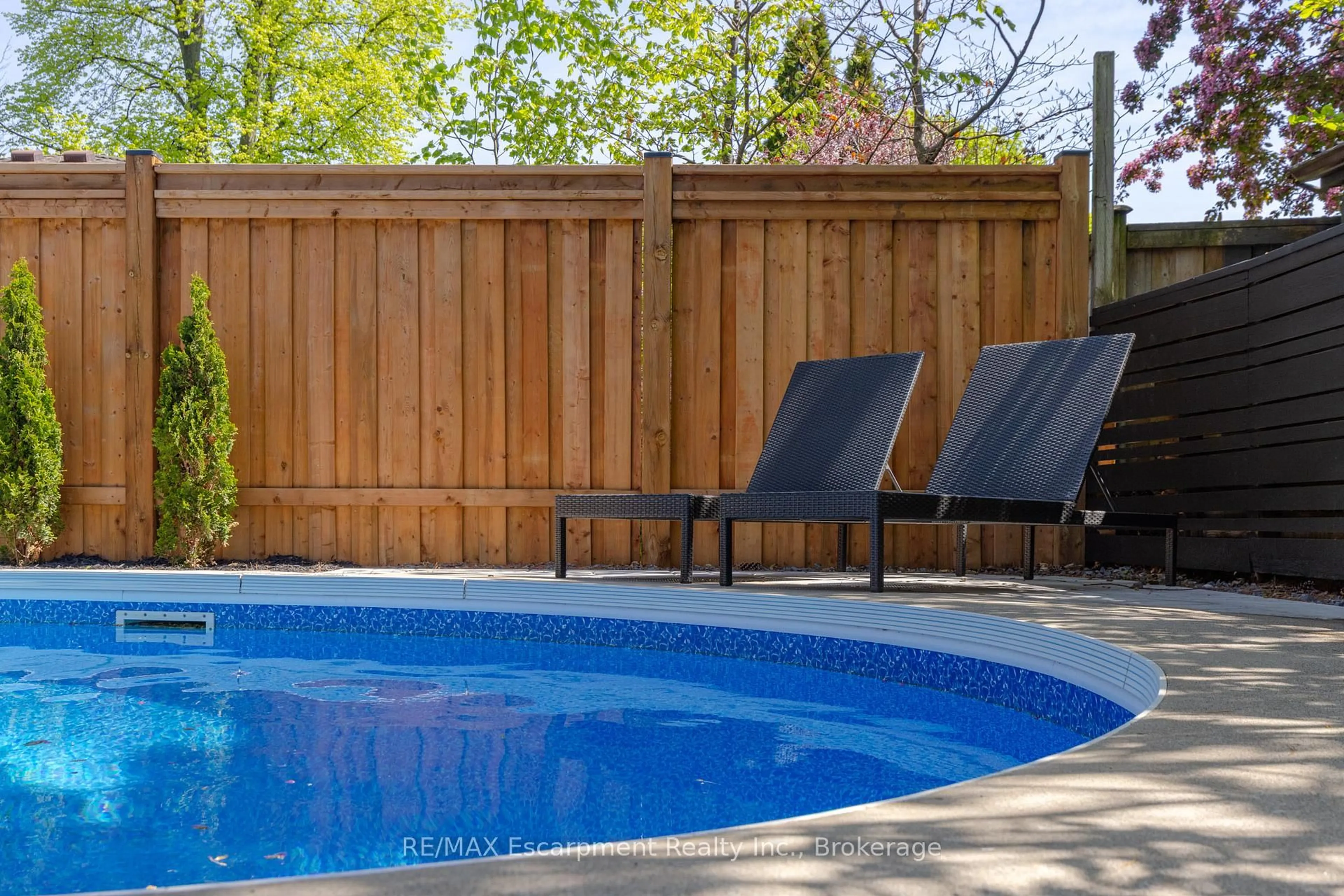 Pool for 173 Chebucto Dr, Oakville Ontario L6J 5R1