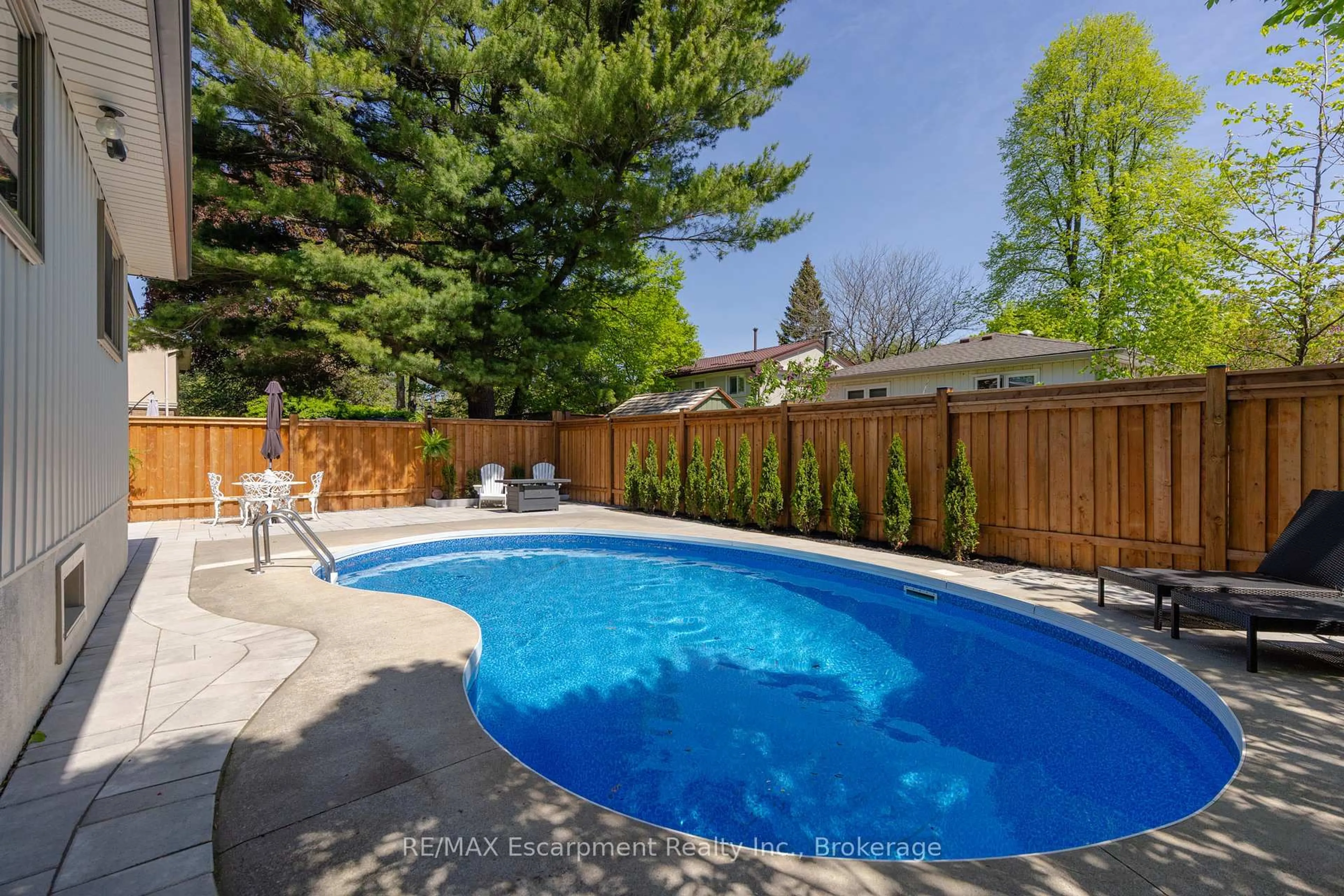 Pool for 173 Chebucto Dr, Oakville Ontario L6J 5R1