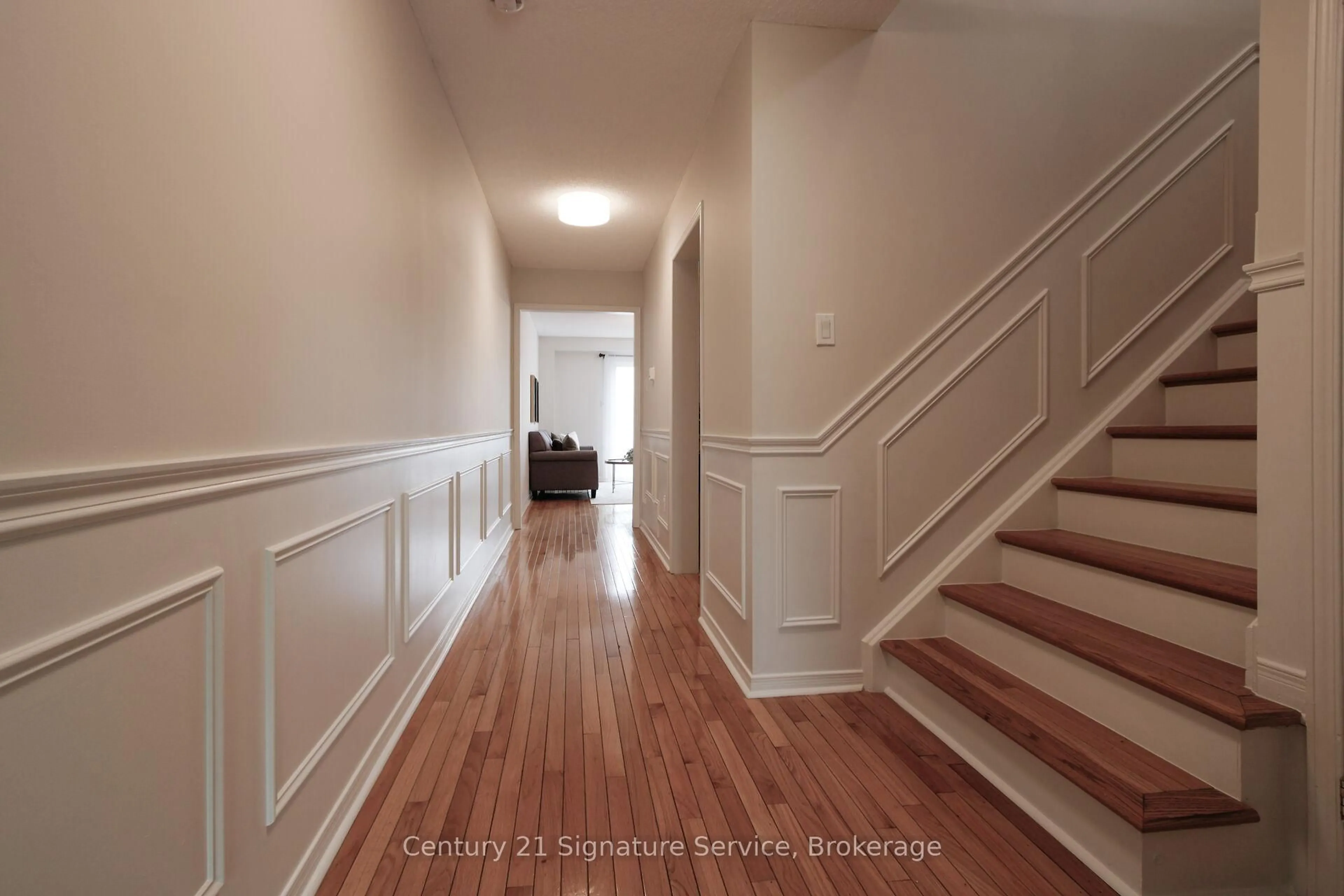 Indoor foyer for 2395 Stefi Tr, Oakville Ontario L6H 5Y5
