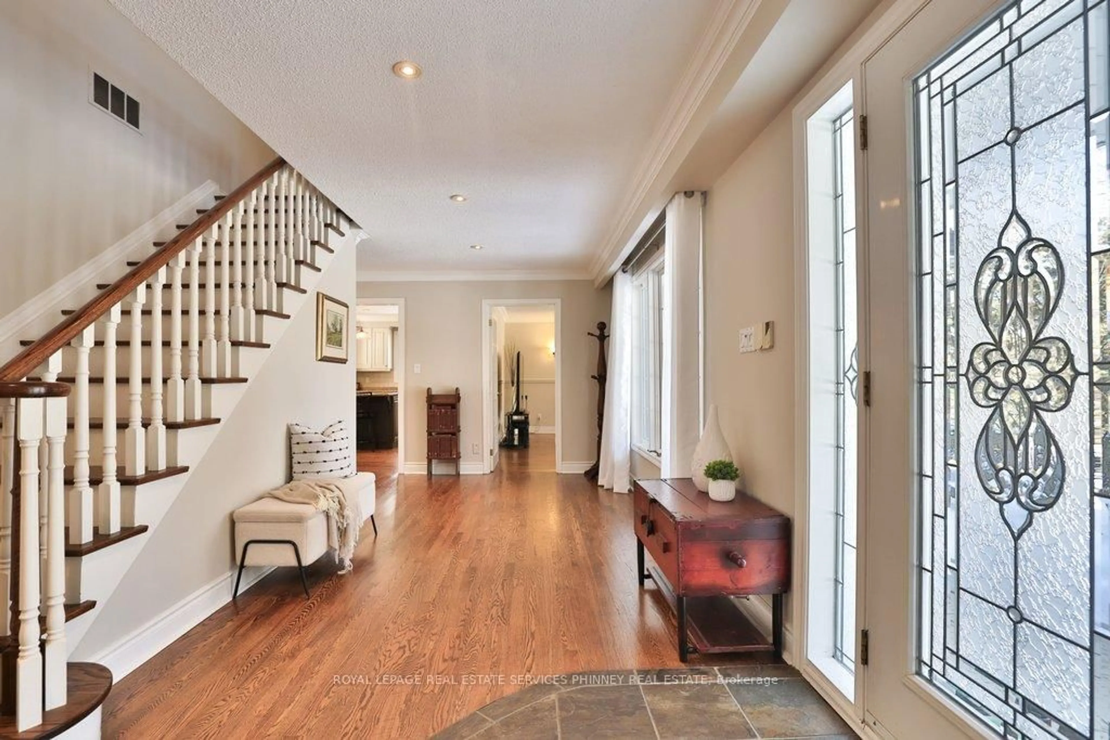 Indoor entryway for 1244 Woodland Ave, Mississauga Ontario L5G 2X9