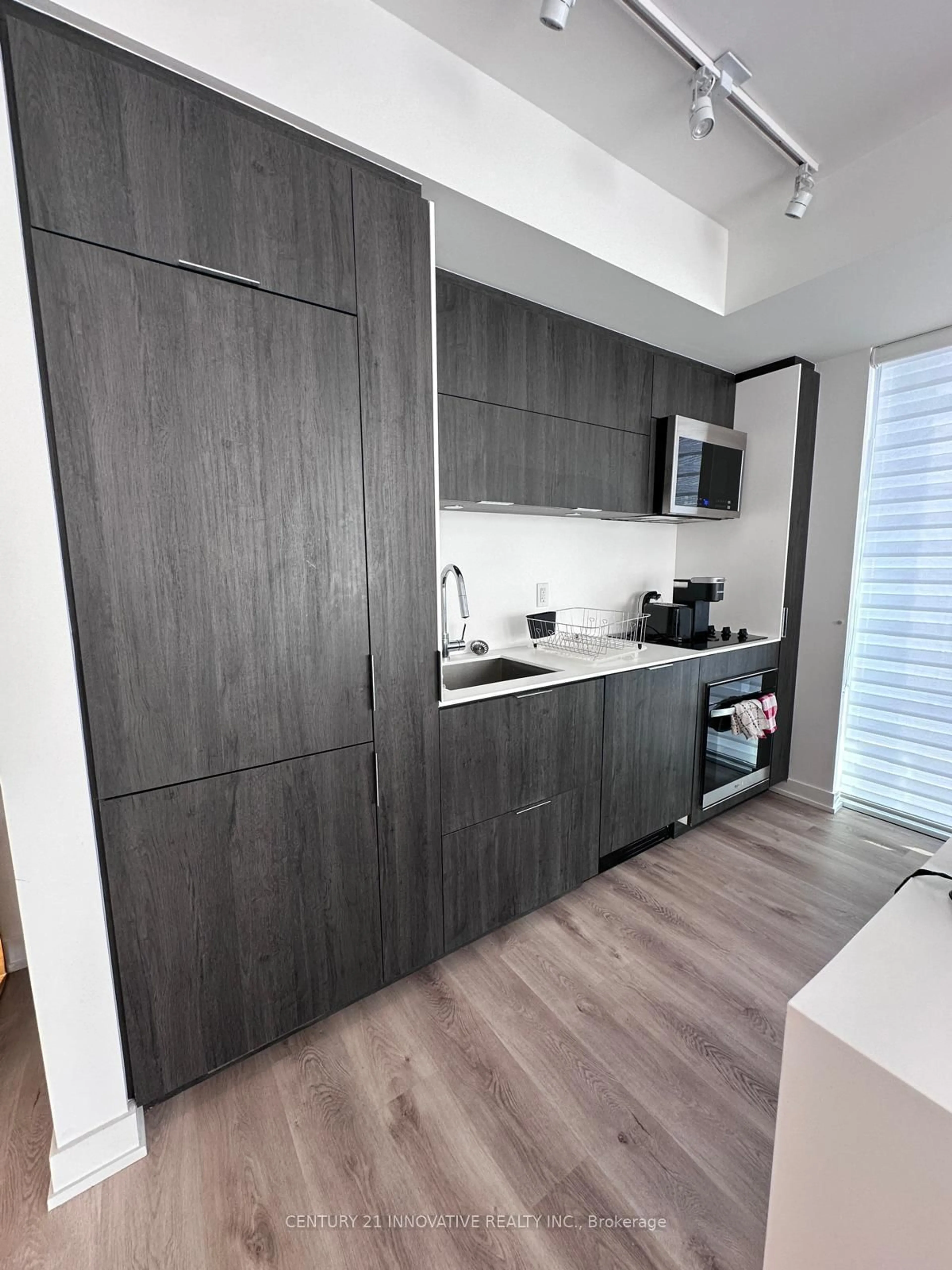 Standard kitchen, unknown for 370 Martha St #1710, Burlington Ontario L7R 0G9