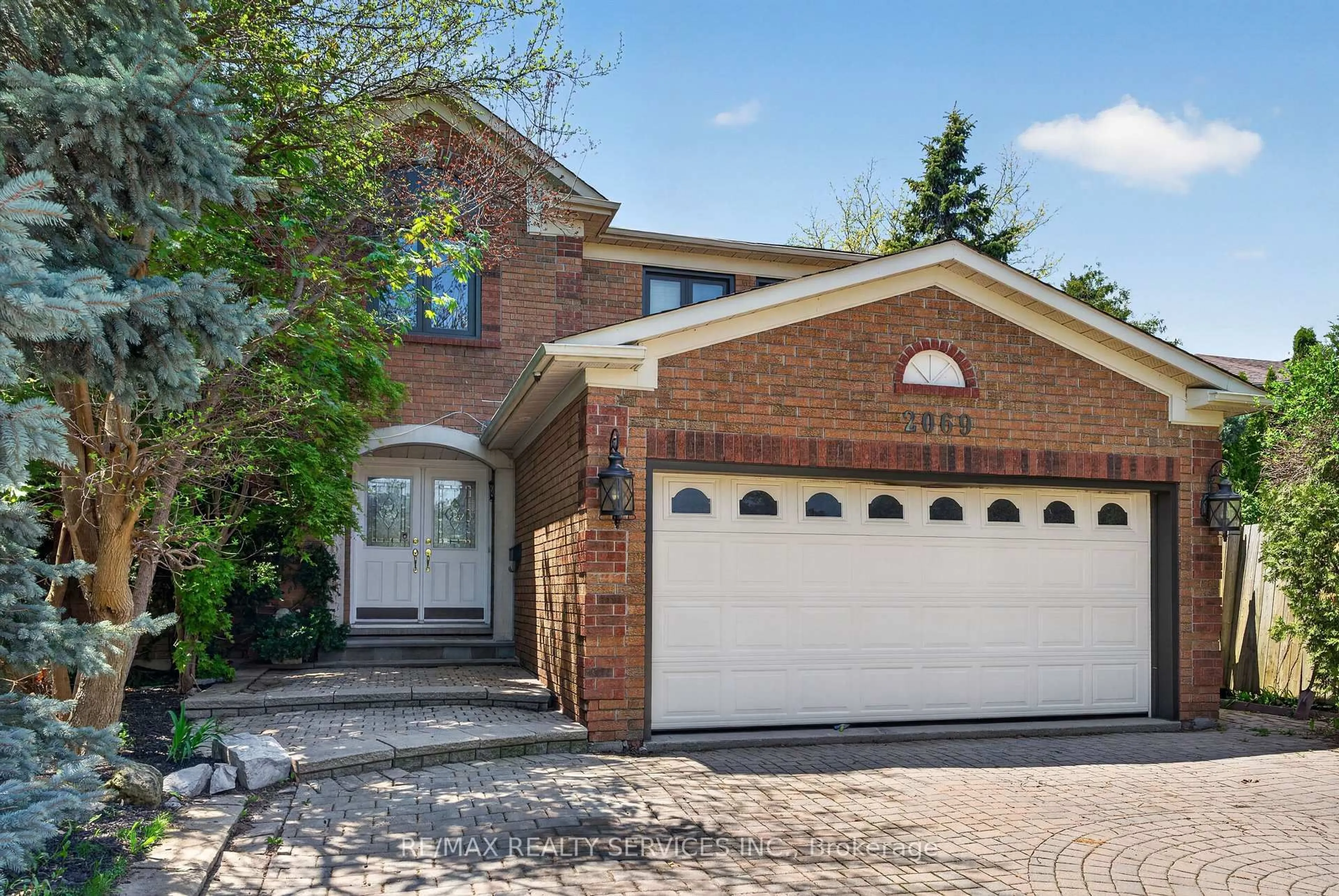 Home with brick exterior material, street for 2069 Schoolmaster Circ, Oakville Ontario L6M 3A1