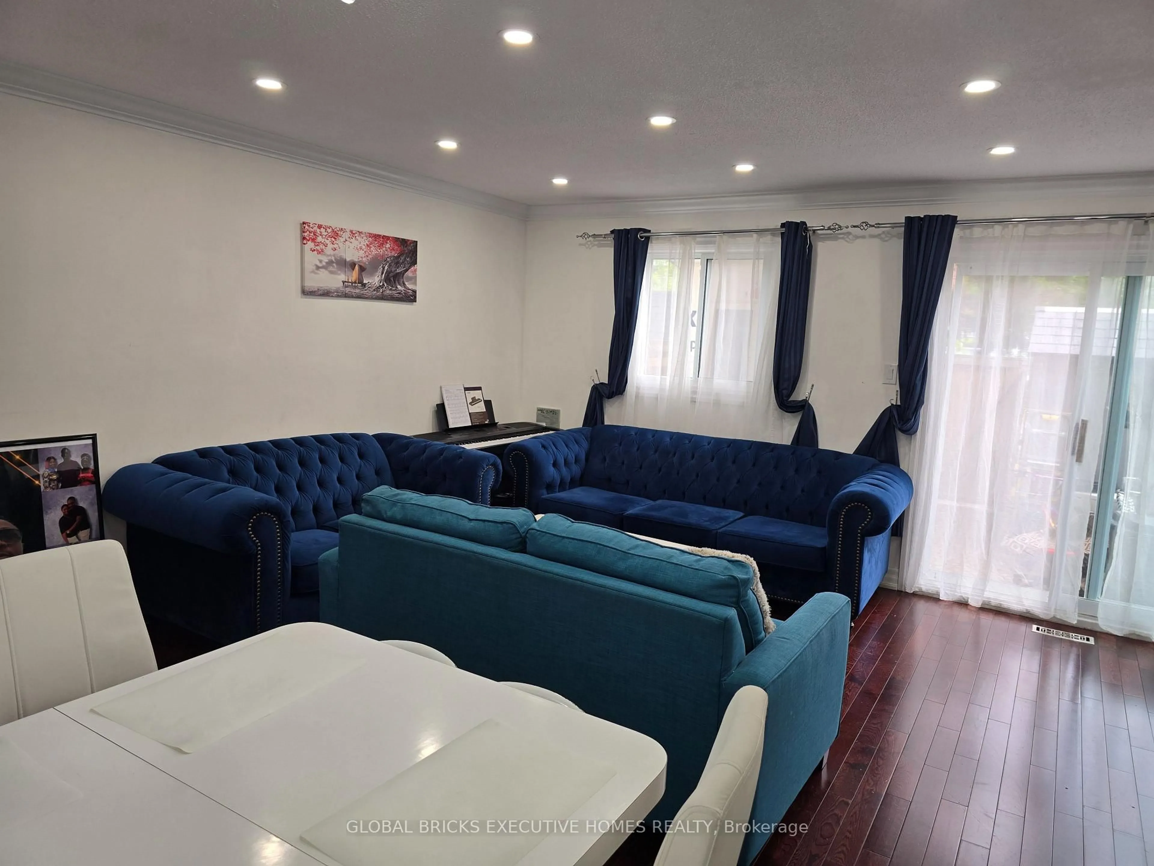 Living room with furniture, wood/laminate floor for 57 Hansen Rd #34, Brampton Ontario L6V 3C6