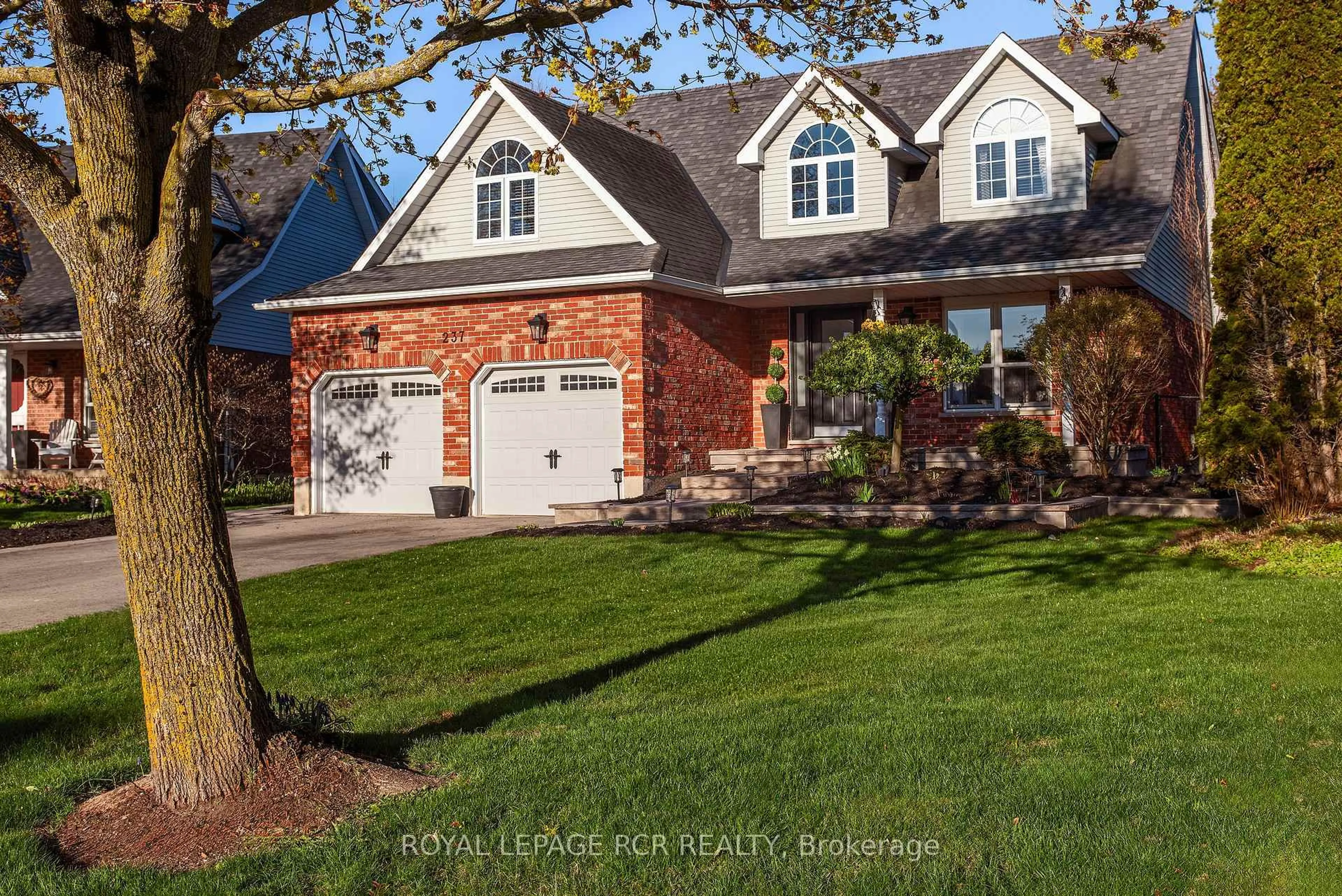 Home with brick exterior material, street for 237 Elmwood Cres, Orangeville Ontario L9W 4T4