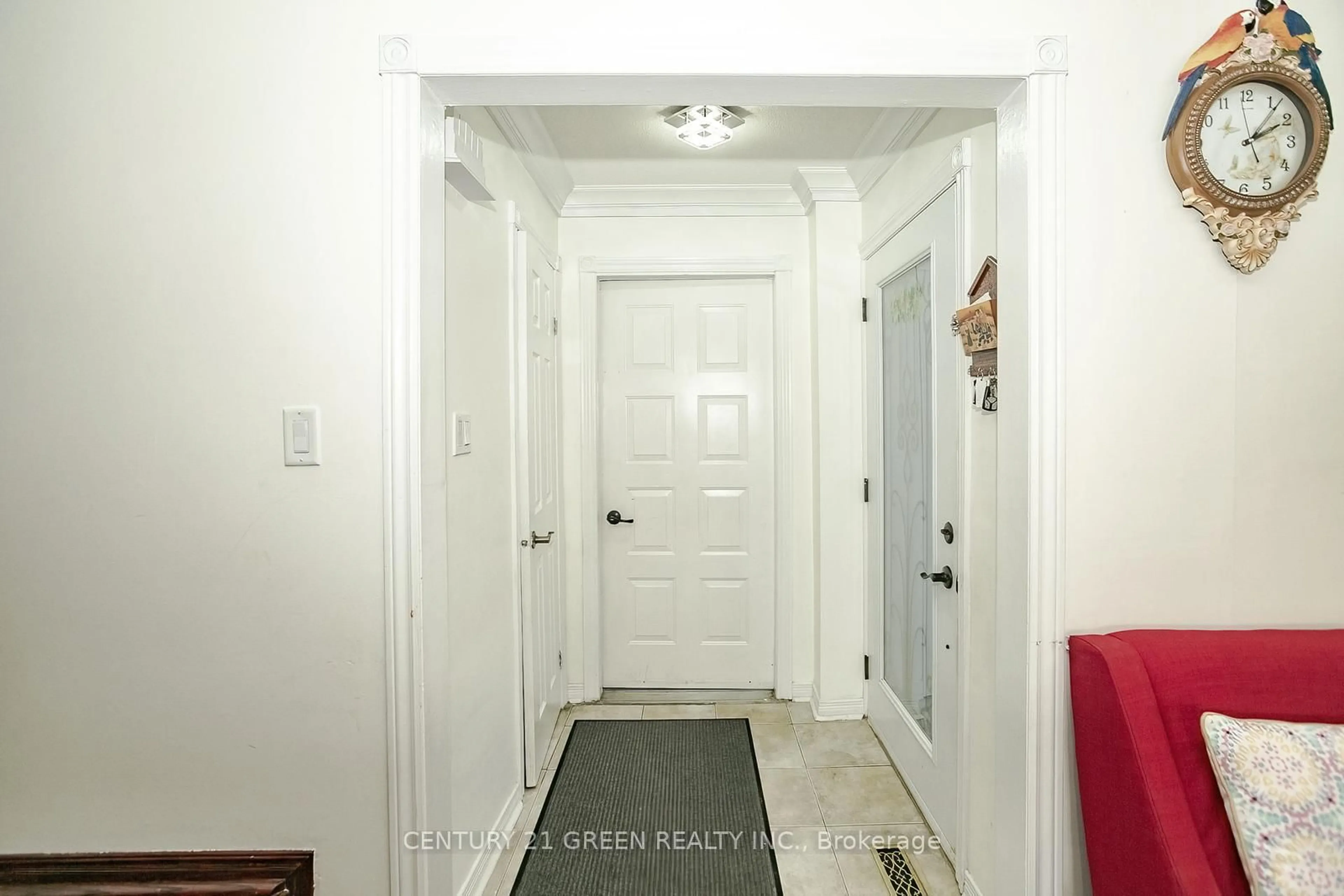 Indoor entryway for 231 Murray St, Brampton Ontario L6X 3M1