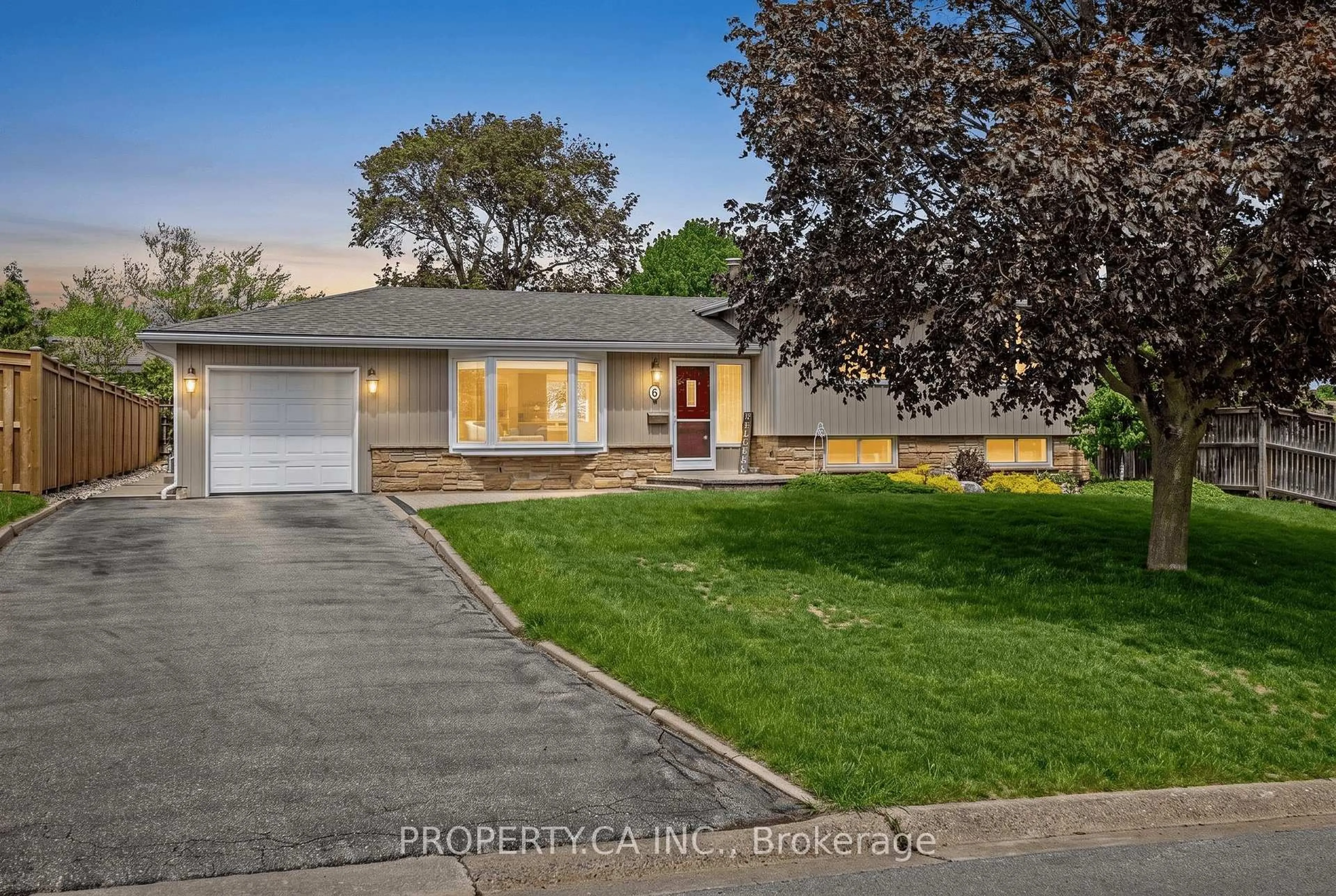 Home with vinyl exterior material, street for 6 Uplands Crt, Halton Hills Ontario L7G 2S8