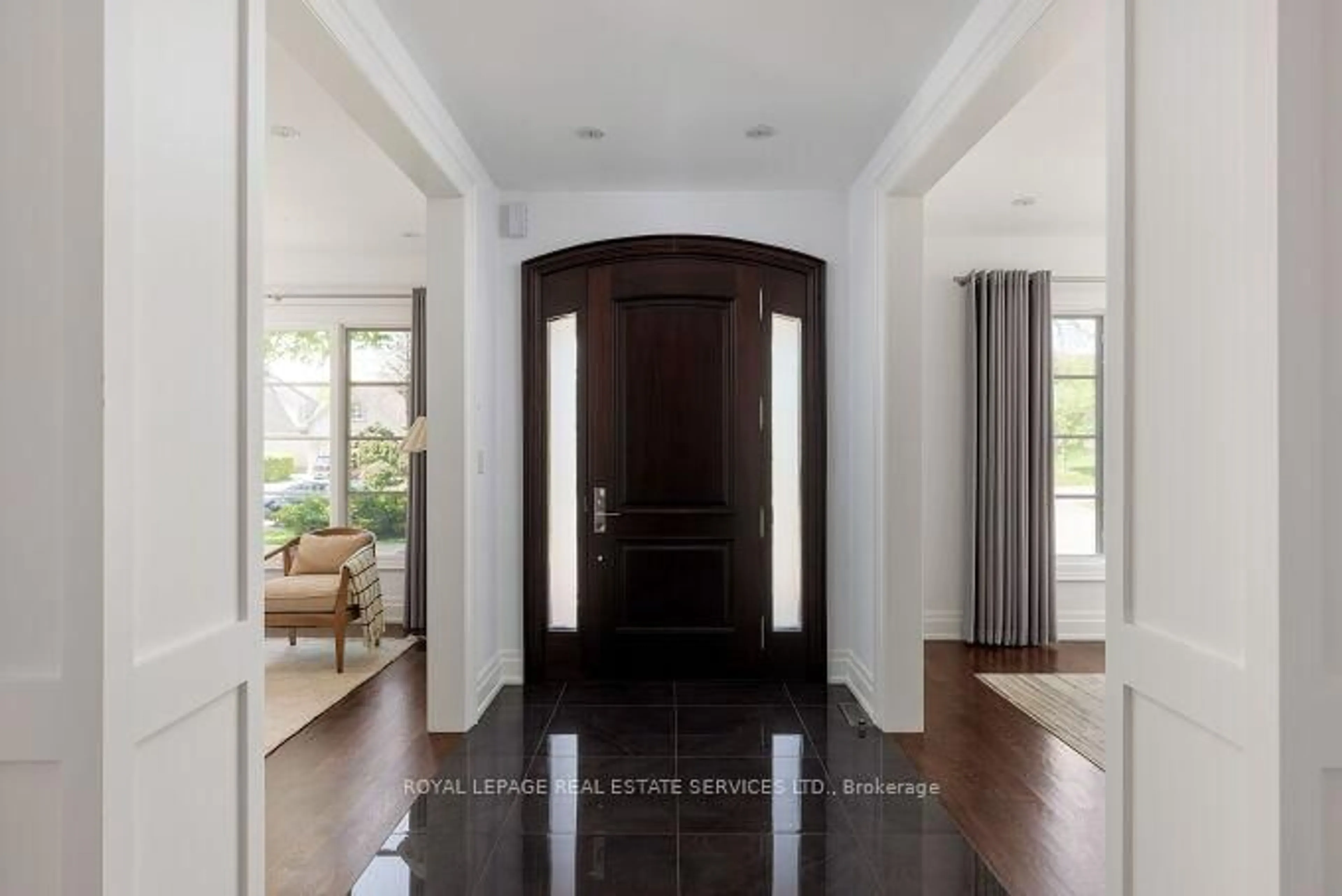 Indoor entryway for 47 Twyford Rd, Toronto Ontario M9A 1W5