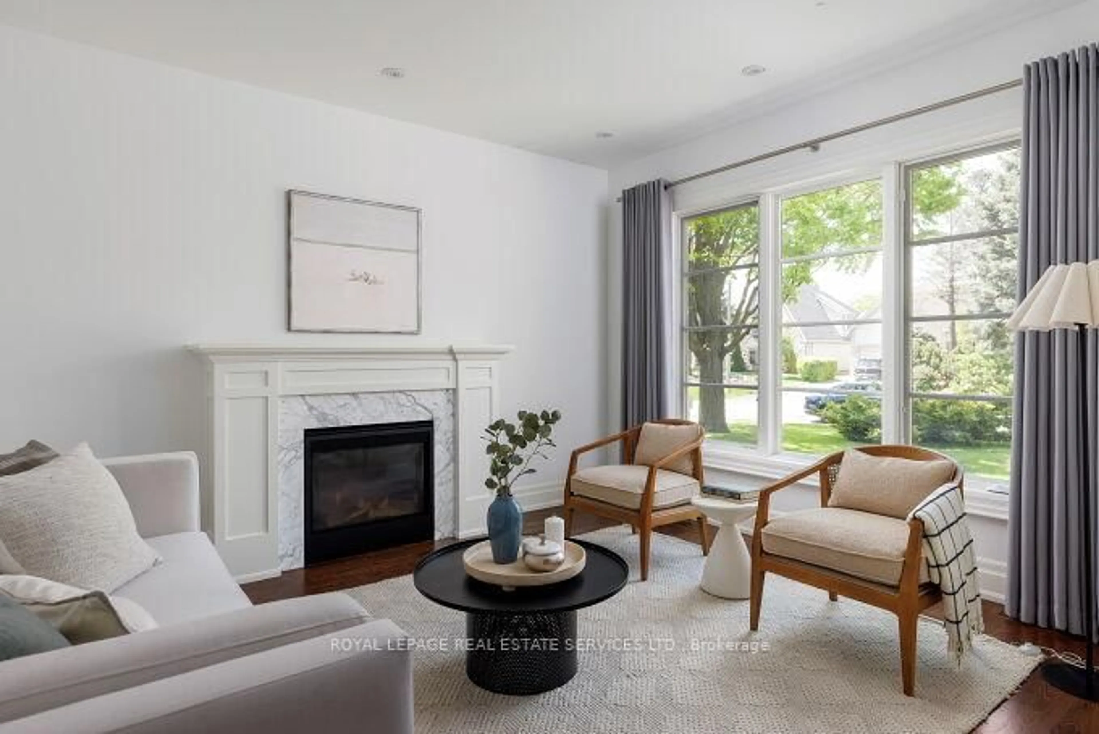 Living room with furniture, unknown for 47 Twyford Rd, Toronto Ontario M9A 1W5