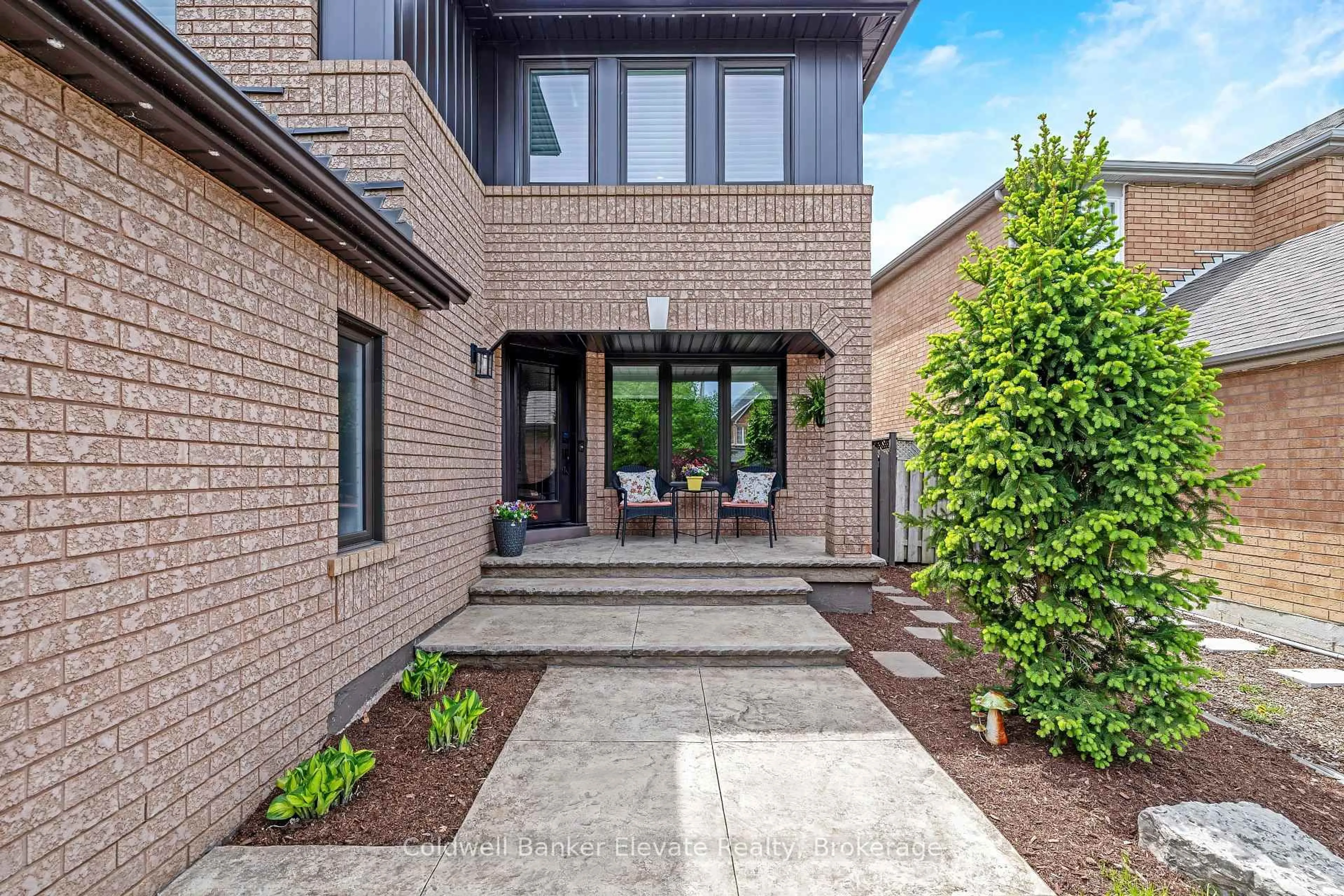 Home with brick exterior material, street for 52 Curry Cres, Halton Hills Ontario L7G 5S9