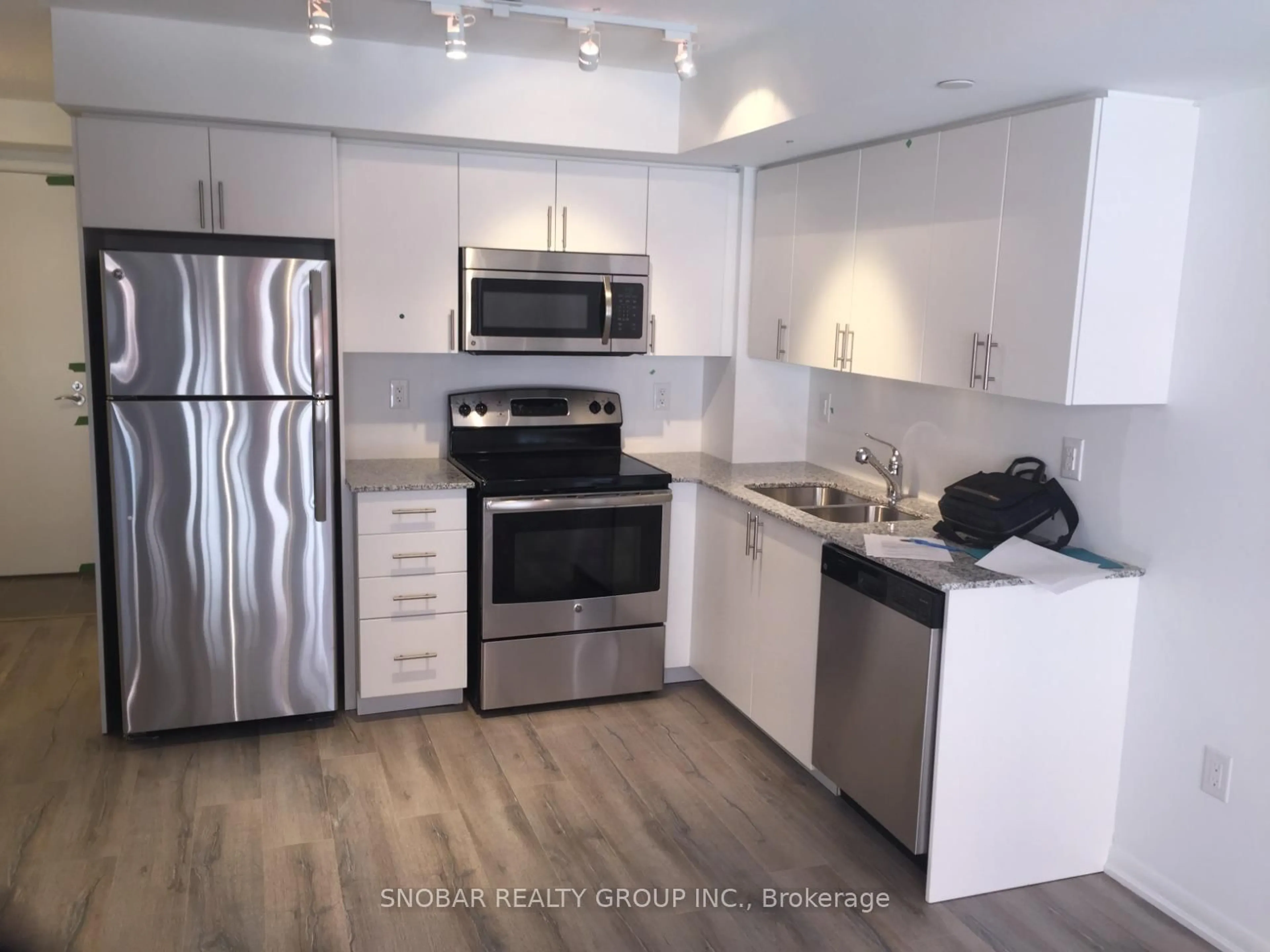 Standard kitchen, unknown for 830 Lawrence Ave #423, Toronto Ontario M6A 1C3