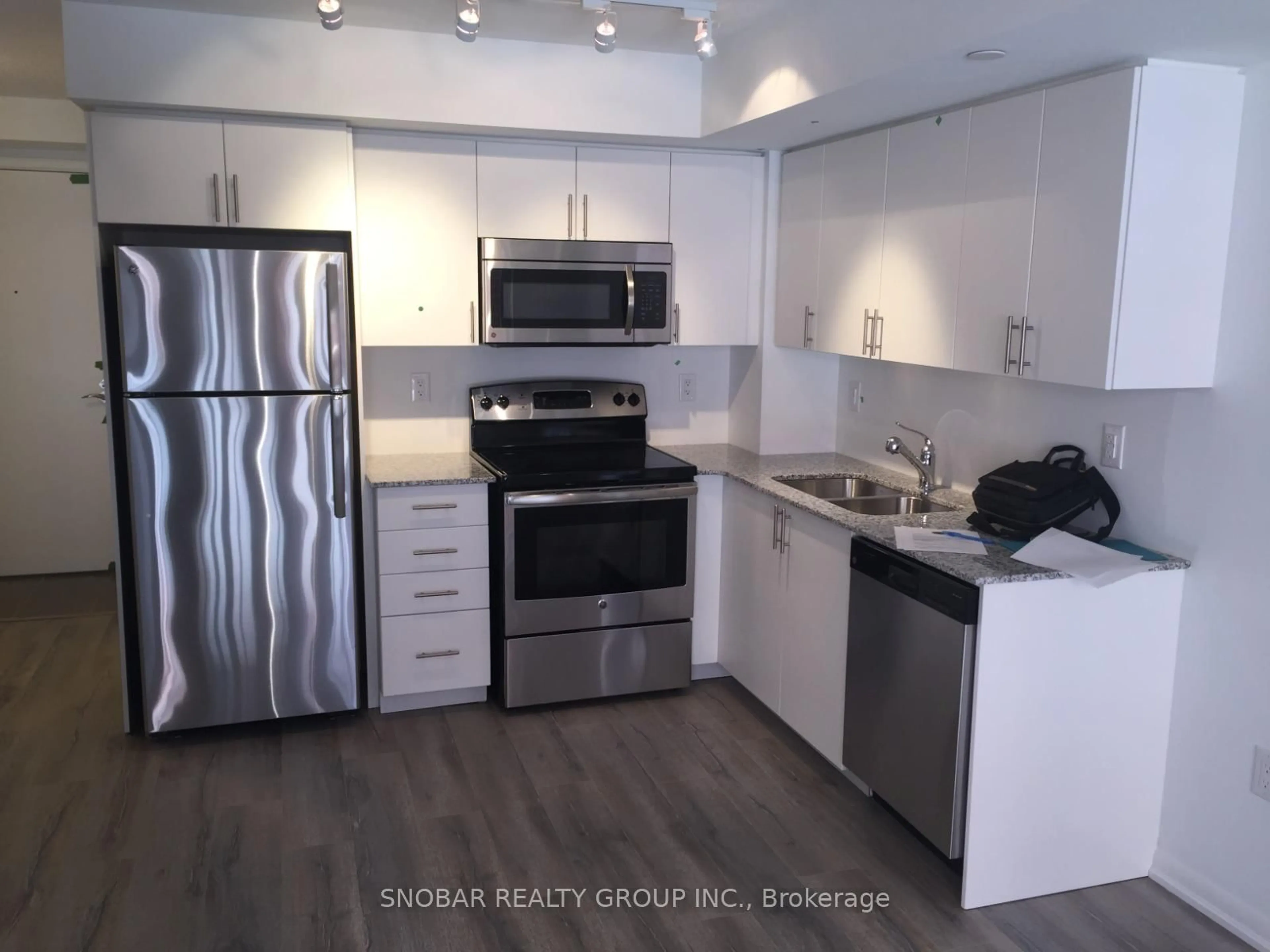 Standard kitchen, unknown for 830 Lawrence Ave #423, Toronto Ontario M6A 1C3