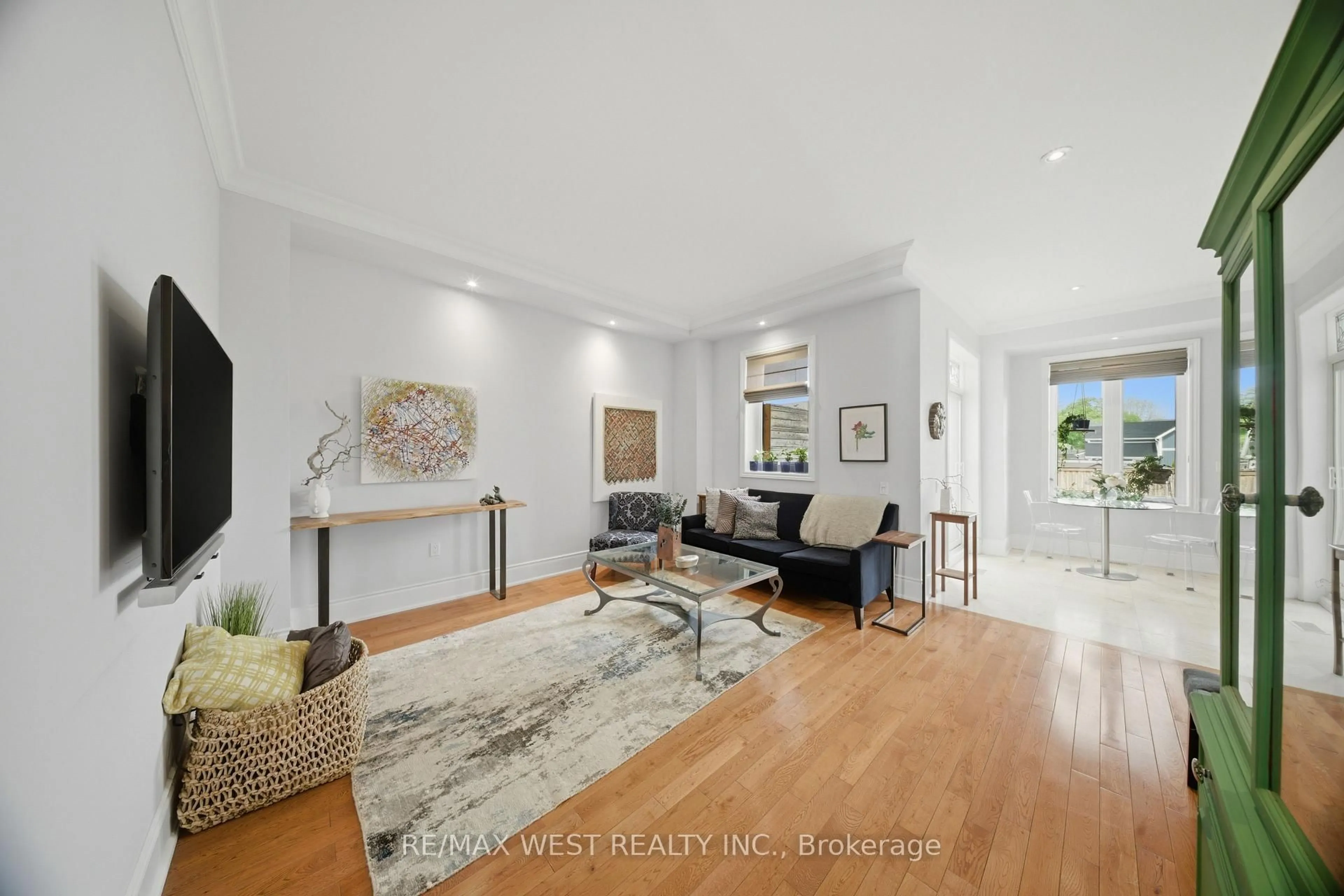 Living room with furniture, unknown for 49 Bronte St, Milton Ontario L9T 1Z3