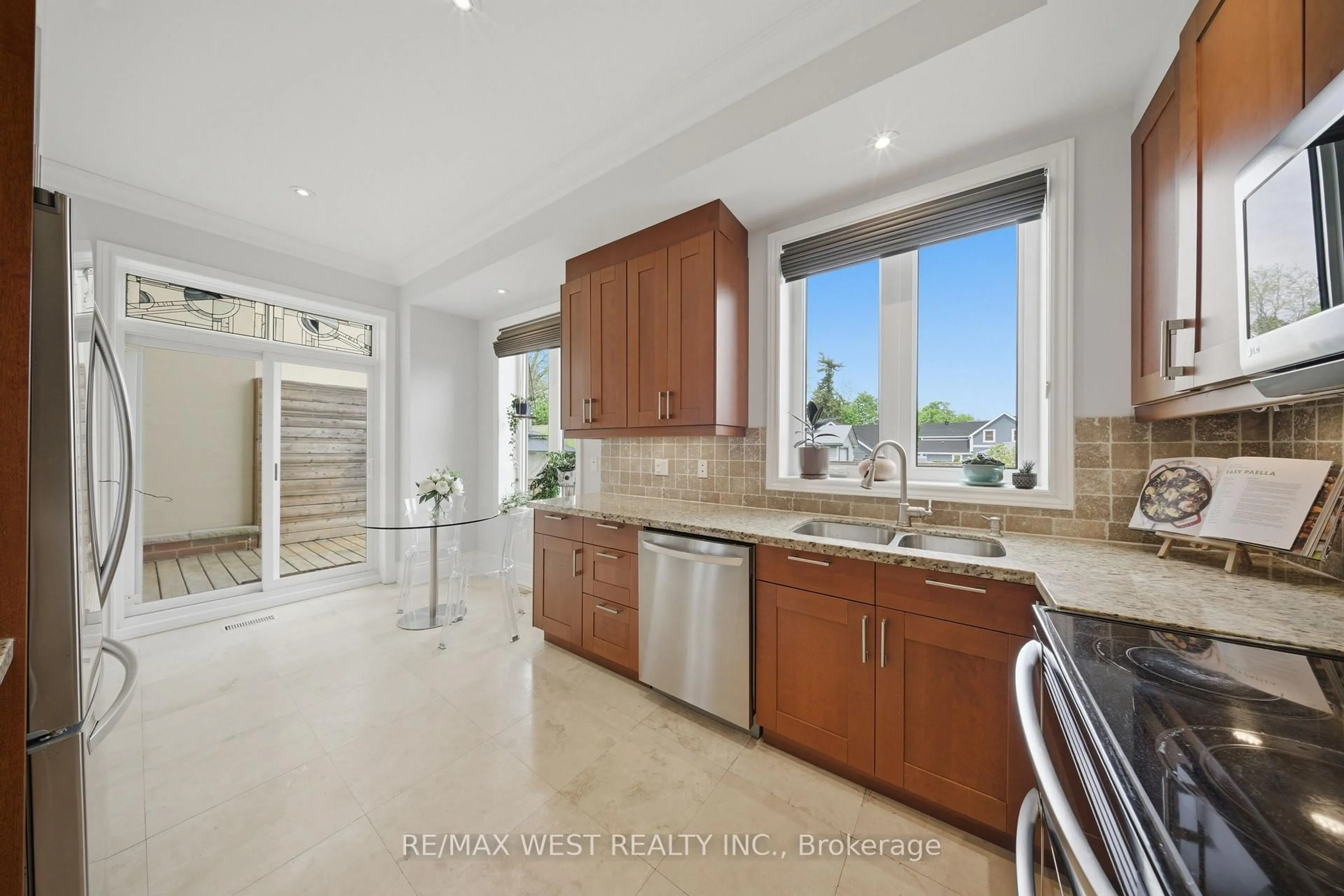 Open concept kitchen, ceramic/tile floor for 49 Bronte St, Milton Ontario L9T 1Z3