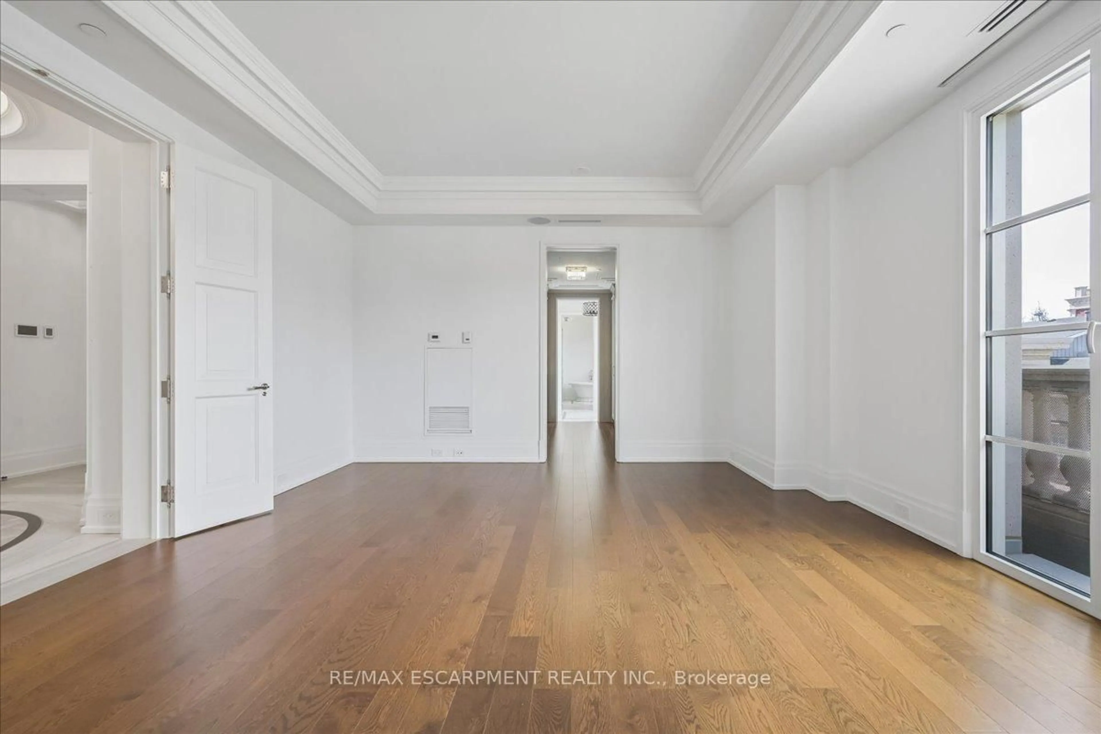 A pic of a room for 300 Randall St #211, Oakville Ontario L6J 1R1