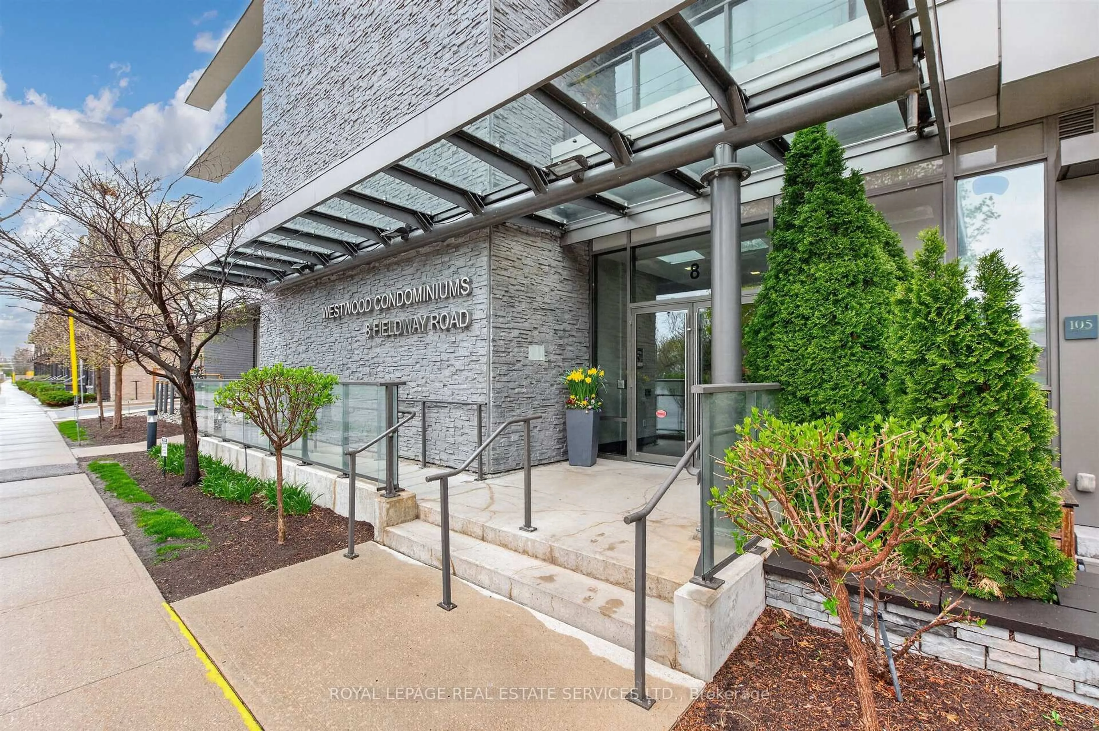 Indoor foyer for 8 Fieldway Rd #315, Toronto Ontario M8Z 0C3