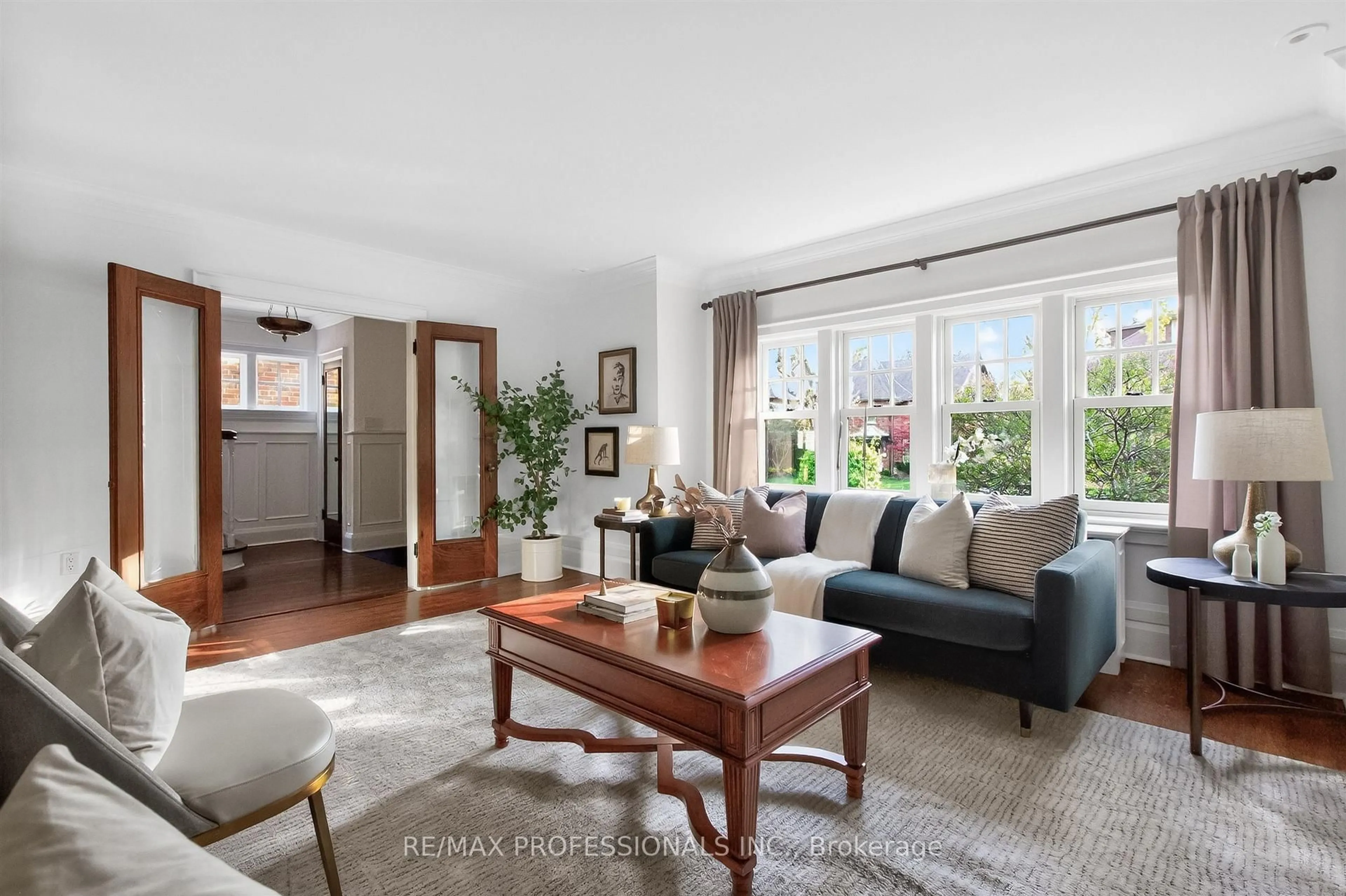 Living room with furniture, unknown for 59 Grenview Blvd, Toronto Ontario M8X 2K3