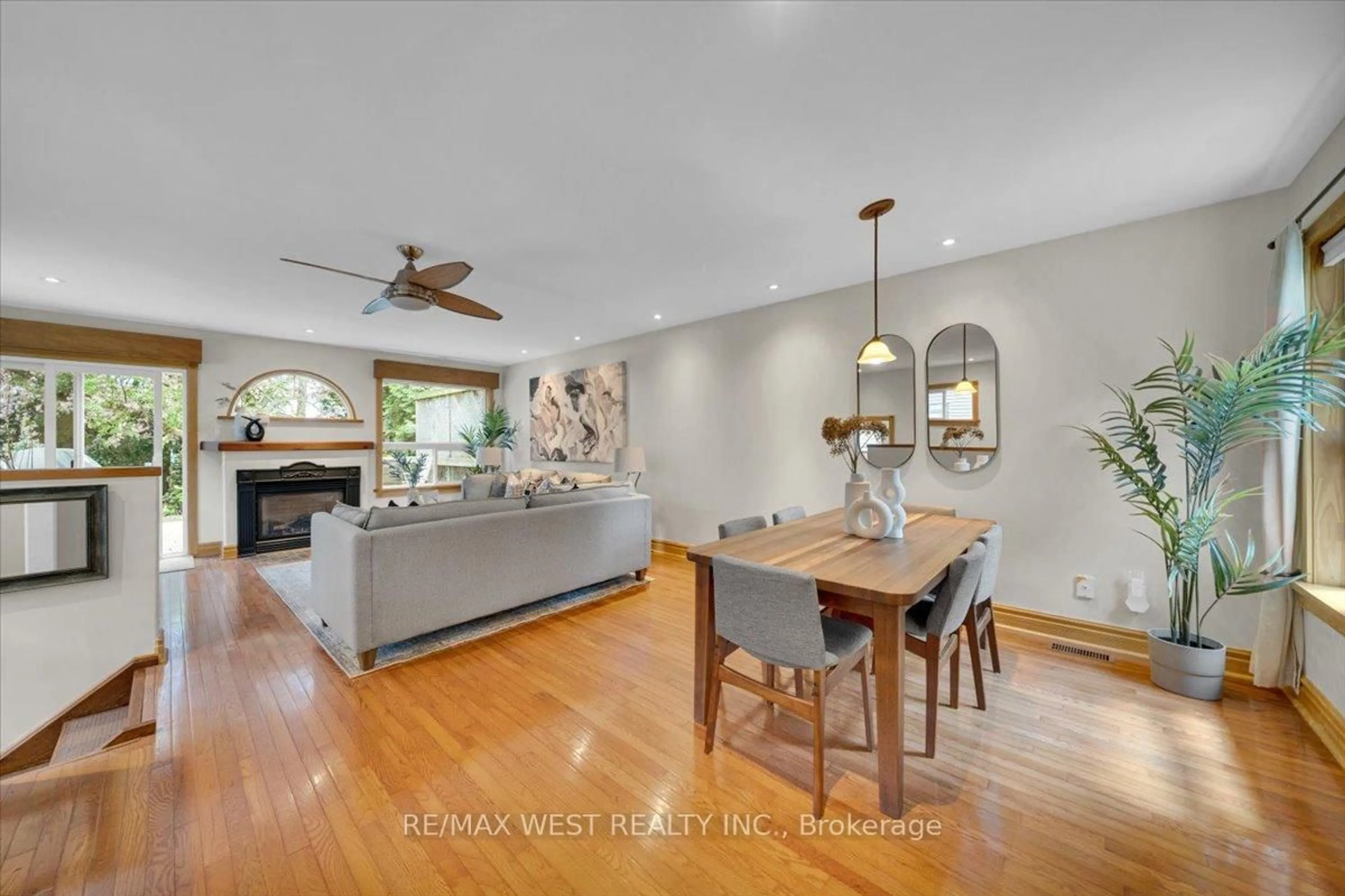Open concept kitchen, unknown for 35 Gort Ave, Toronto Ontario M8W 3Y7
