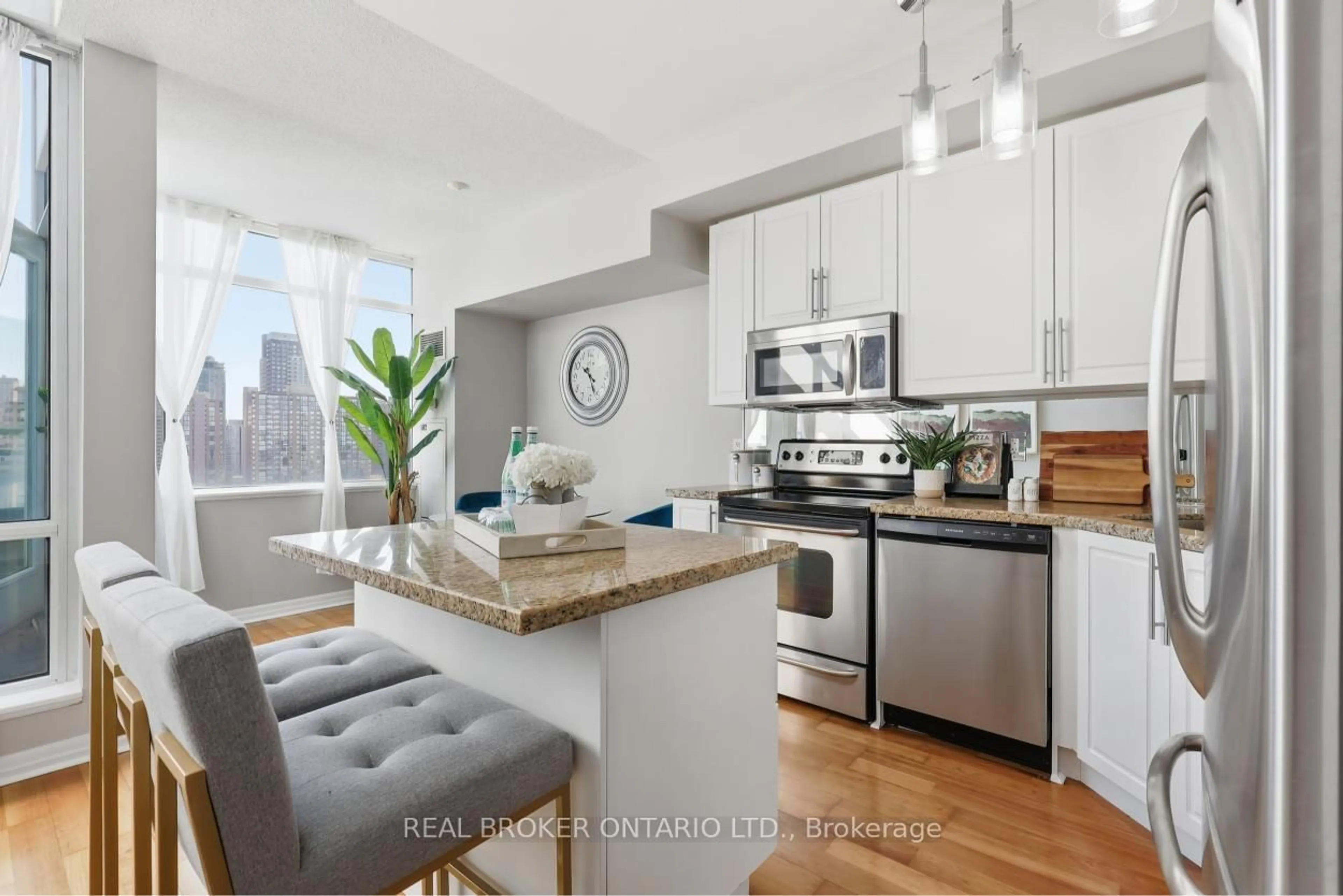 Open concept kitchen, unknown for 220 Burnhamthorpe Rd #903, Mississauga Ontario L5B 4N4