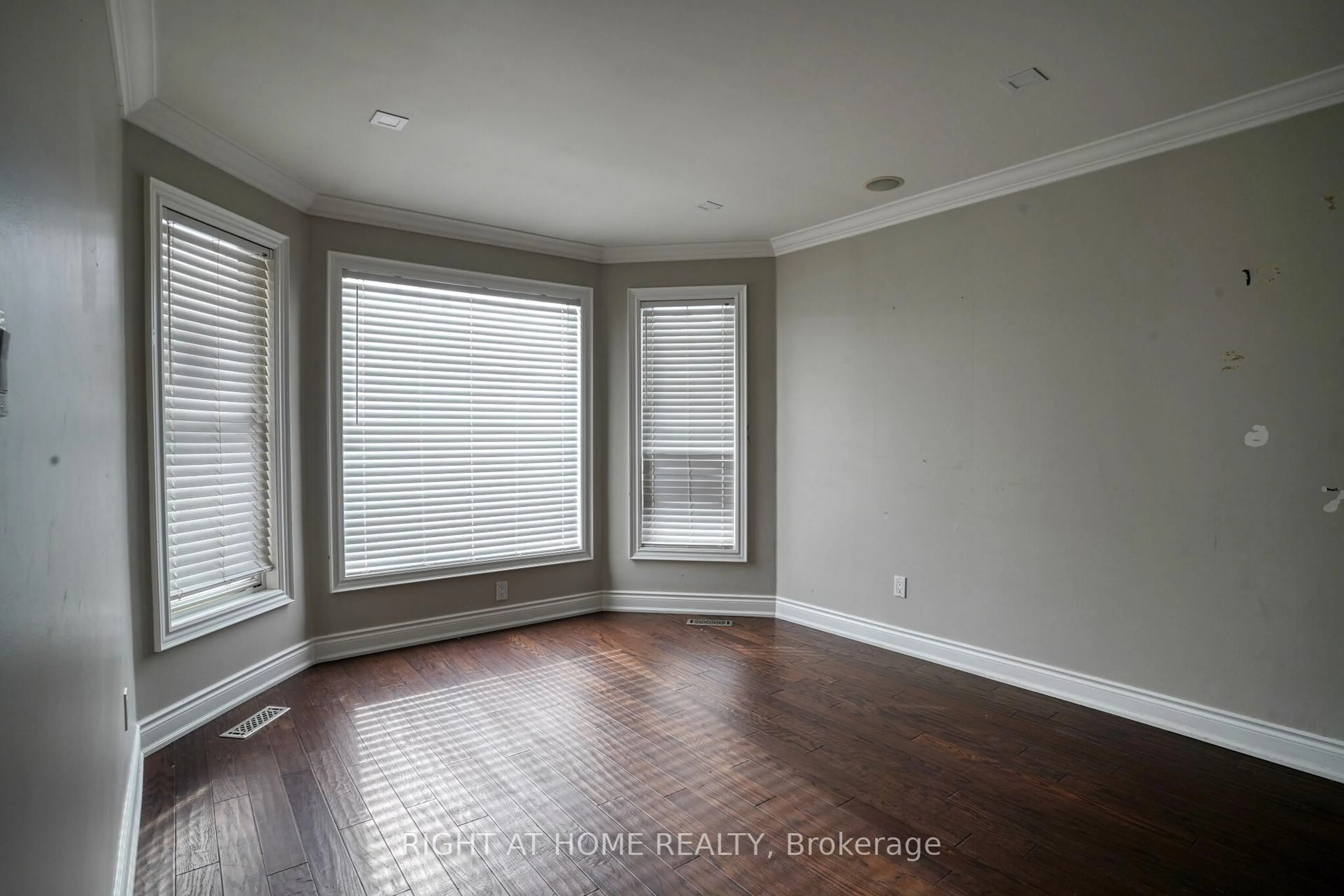 A pic of a room for 54 WOODSIDE Crt, Brampton Ontario L6Y 3Z2