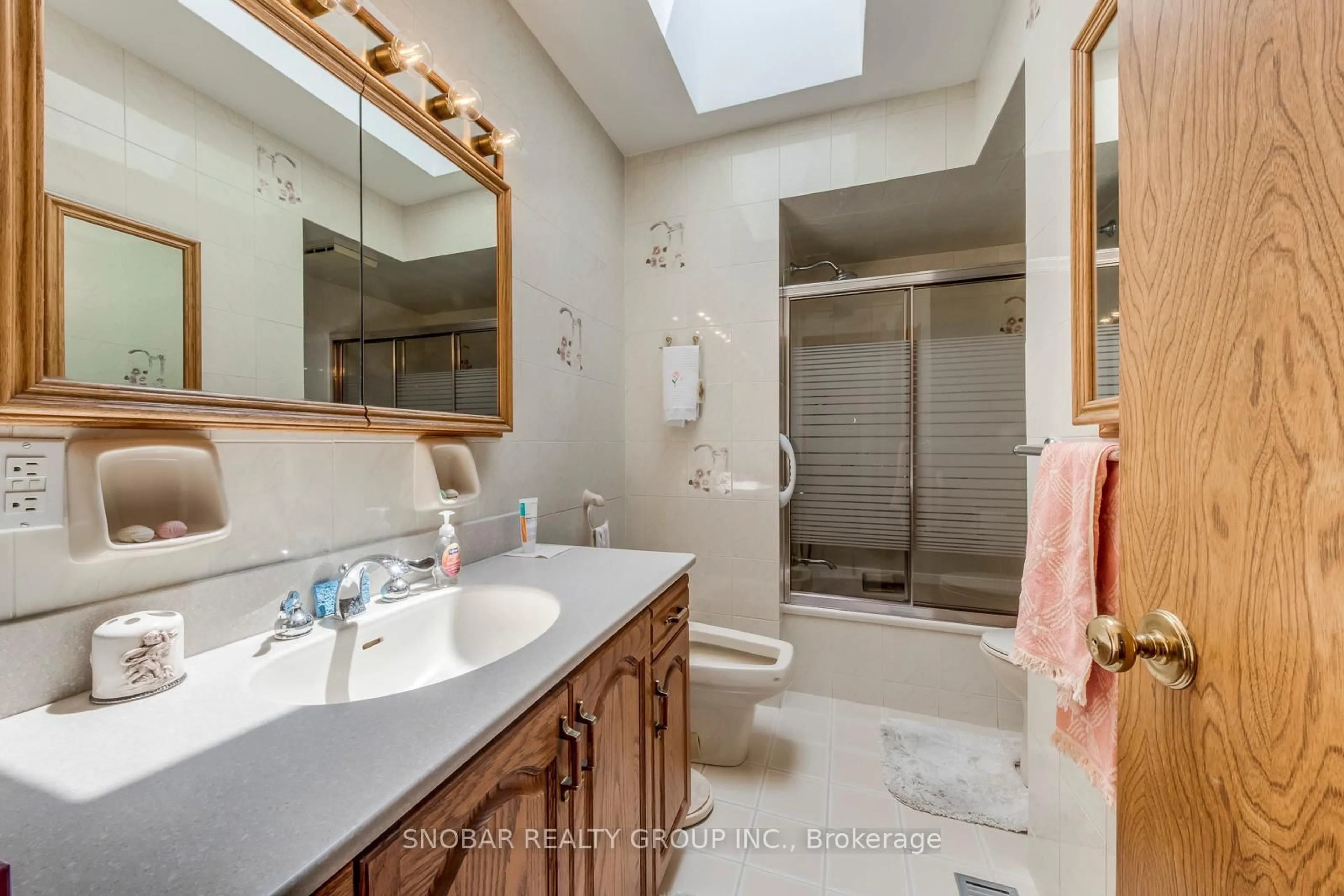 Standard bathroom, ceramic/tile floor for 22 Norgrove Cres, Toronto Ontario M9P 3C6