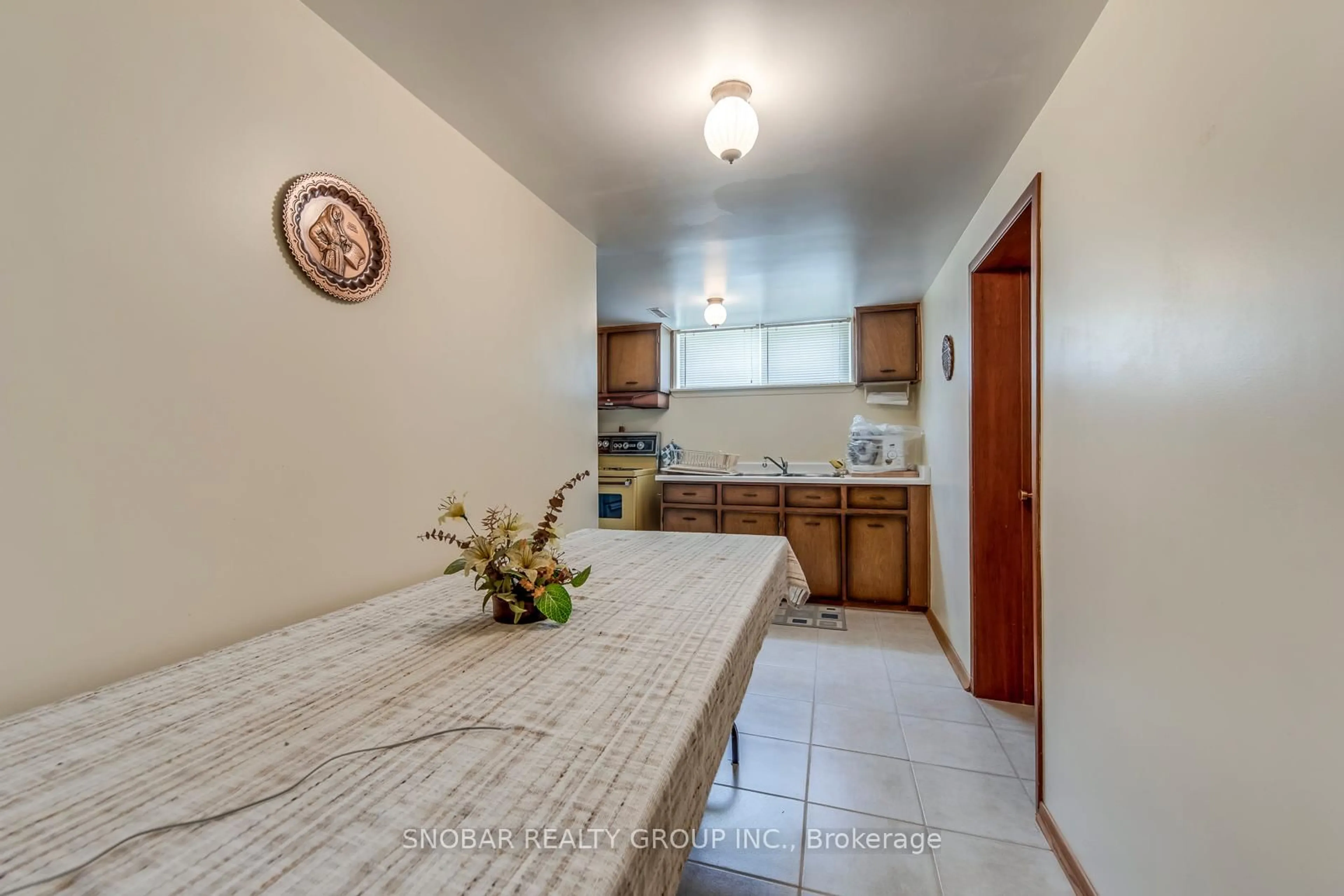Standard kitchen, ceramic/tile floor for 22 Norgrove Cres, Toronto Ontario M9P 3C6