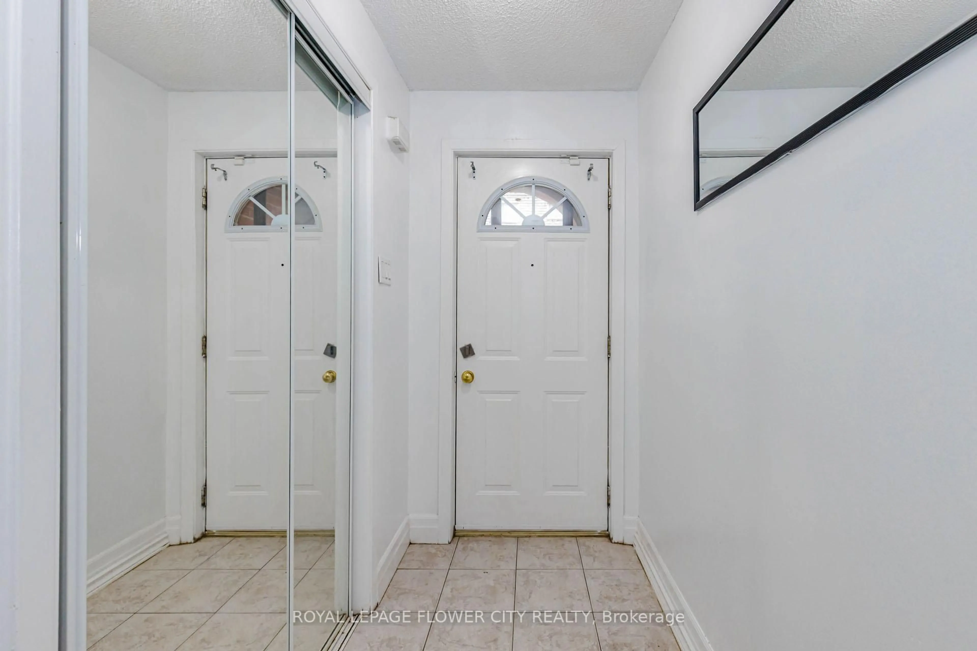 Indoor entryway for 42 Briar Path, Brampton Ontario L6T 2A3