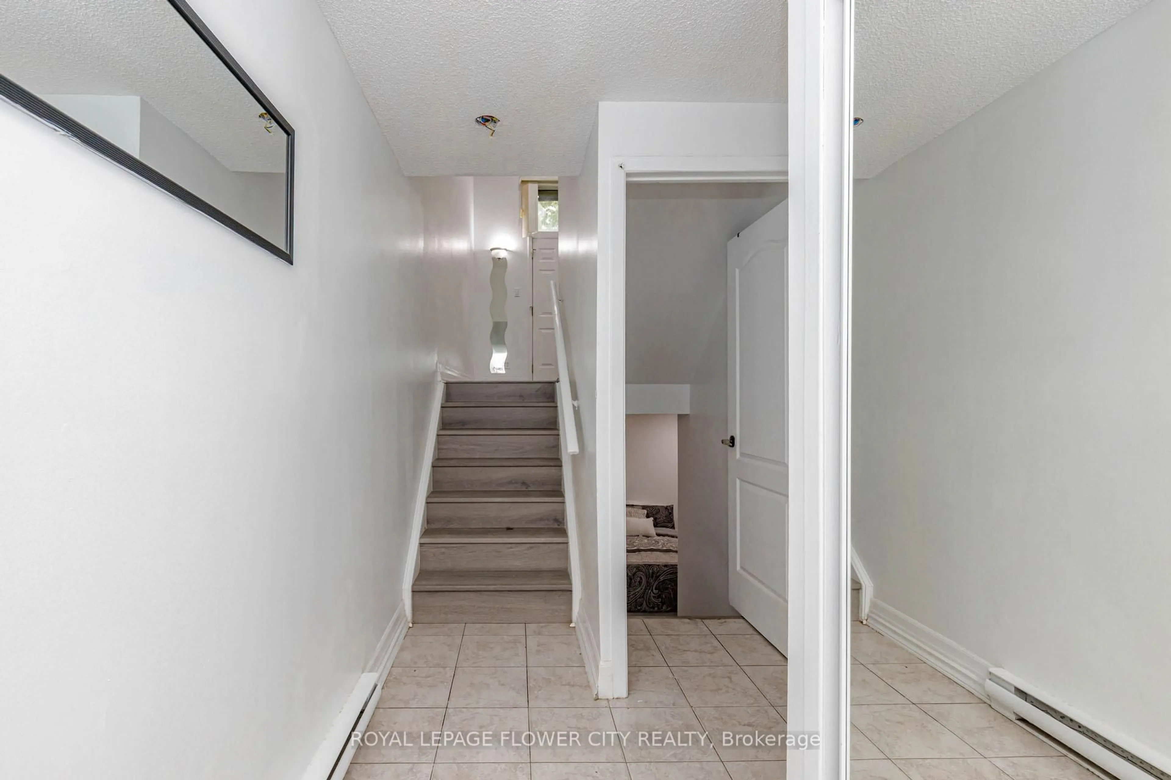 Unknown for 42 Briar Path, Brampton Ontario L6T 2A3