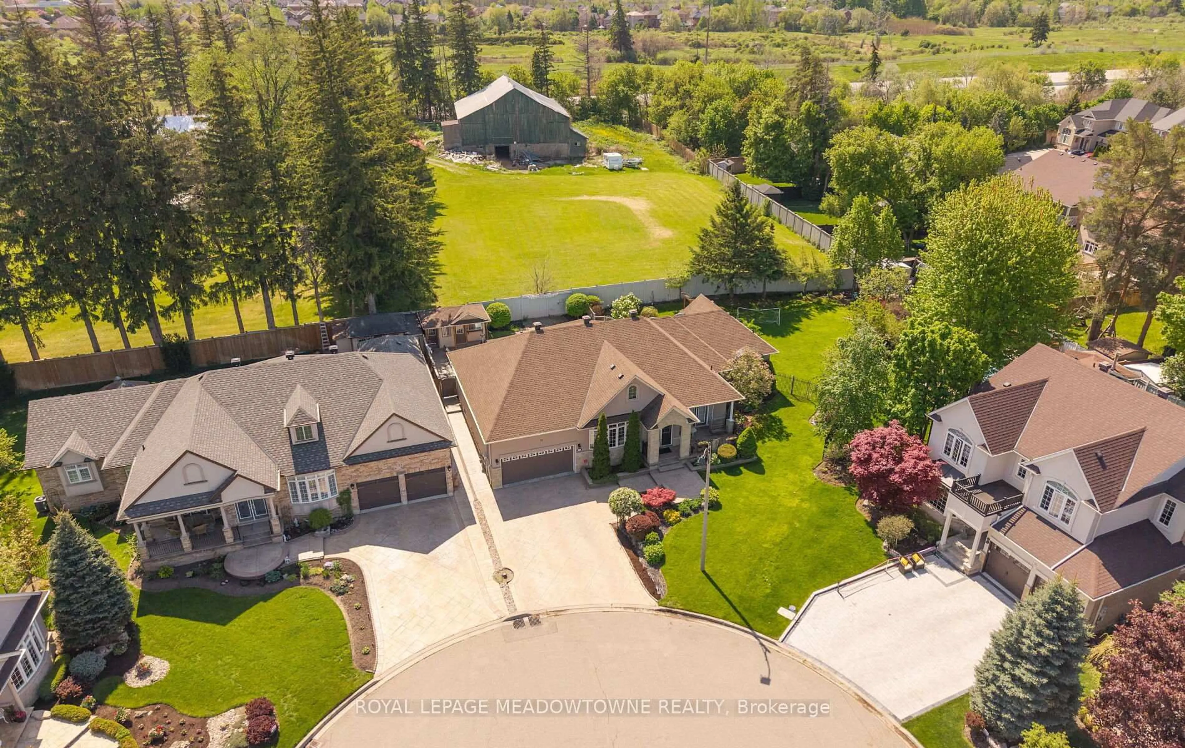 A pic from outside/outdoor area/front of a property/back of a property/a pic from drone, unknown for 18 Tristan Crt, Brampton Ontario L6Y 5S2