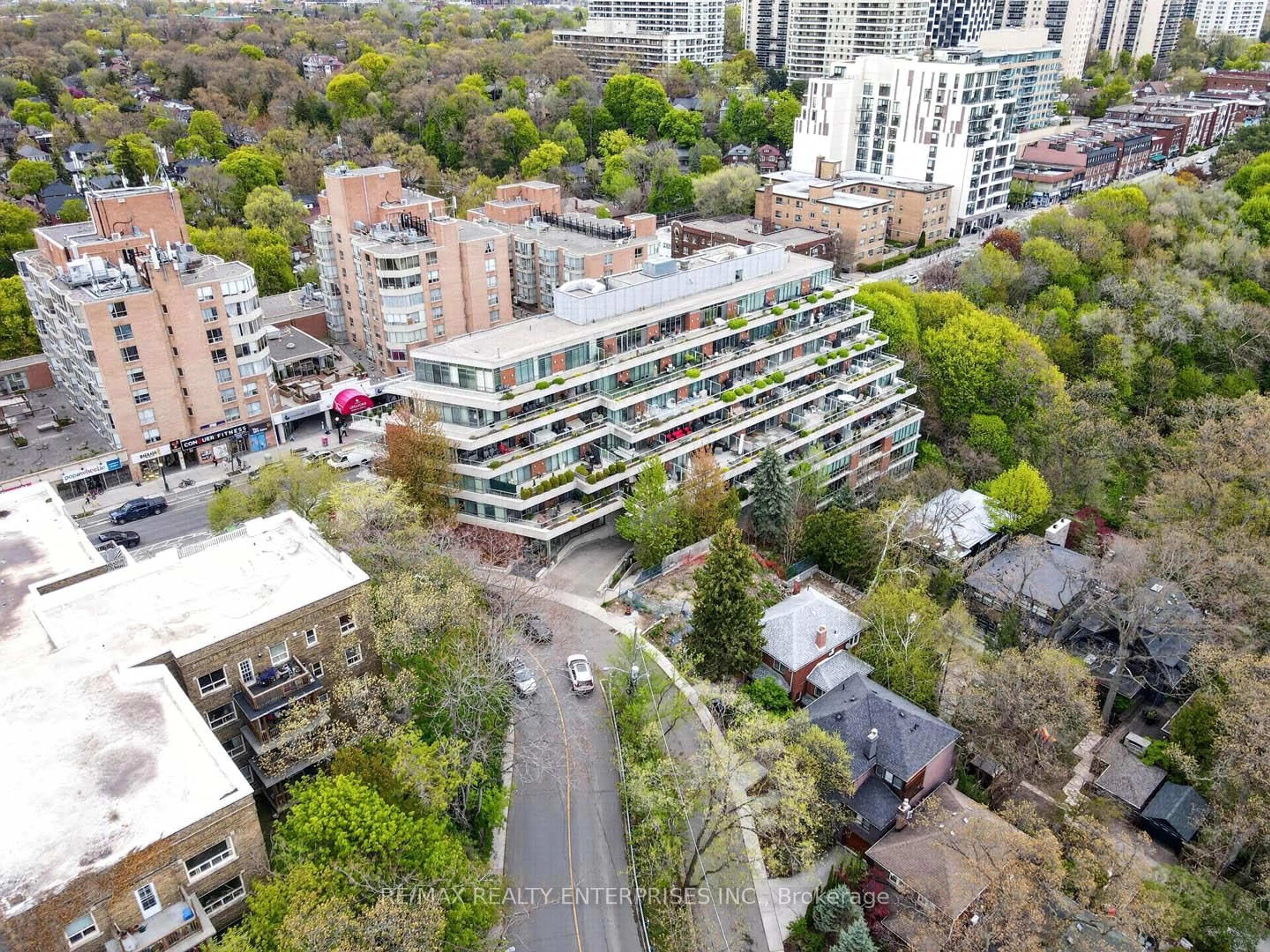 A pic from outside/outdoor area/front of a property/back of a property/a pic from drone, city buildings view from balcony for 383 Ellis Park Rd #802, Toronto Ontario M6S 5B2