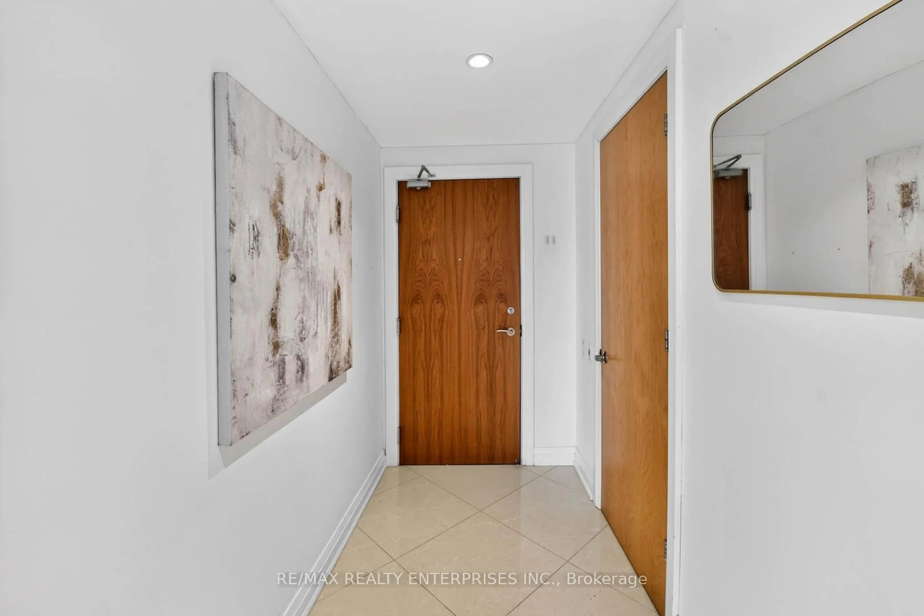 Indoor entryway for 383 Ellis Park Rd #802, Toronto Ontario M6S 5B2
