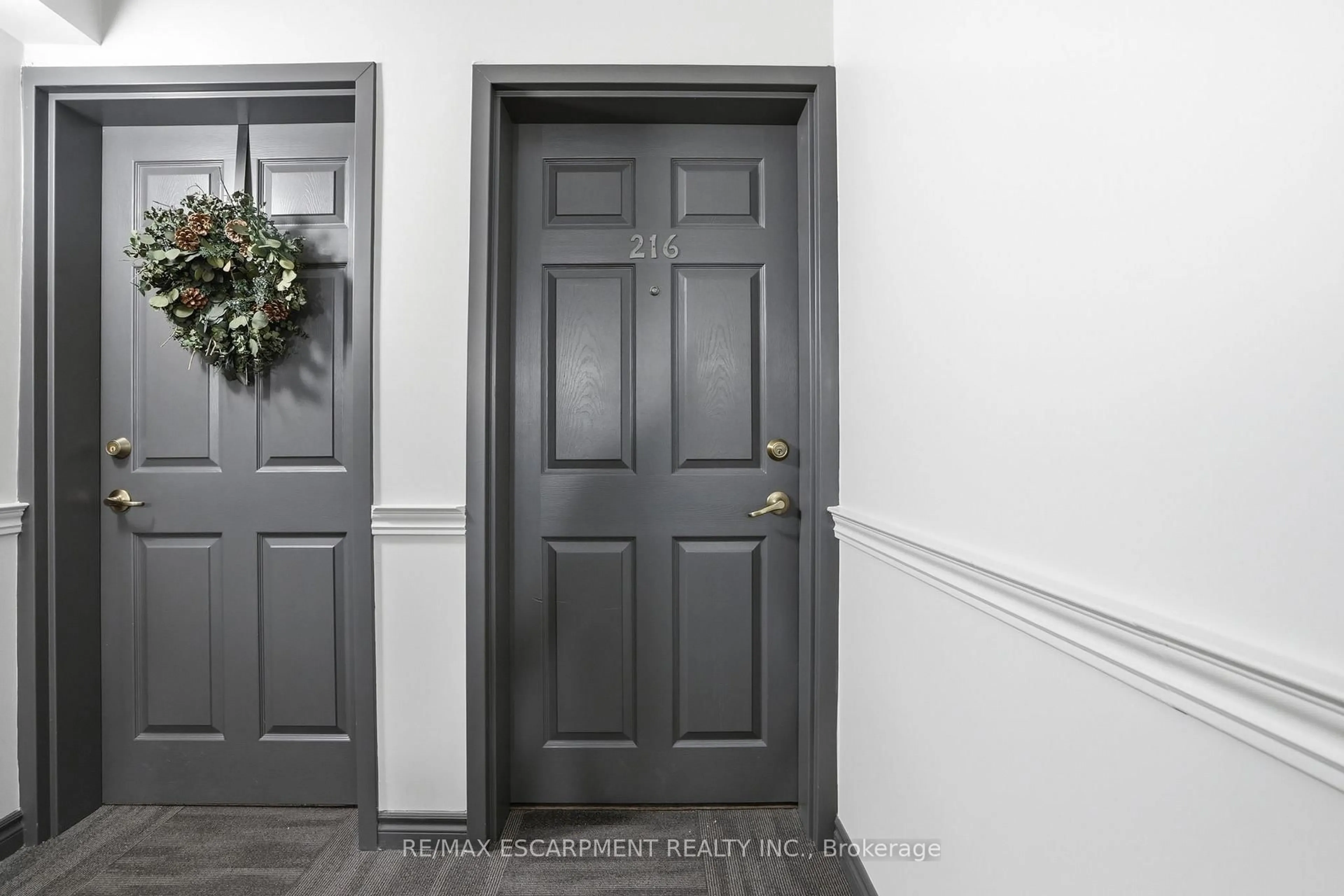 Indoor entryway for 1451 WALKERS Line #216, Burlington Ontario L7M 4P1
