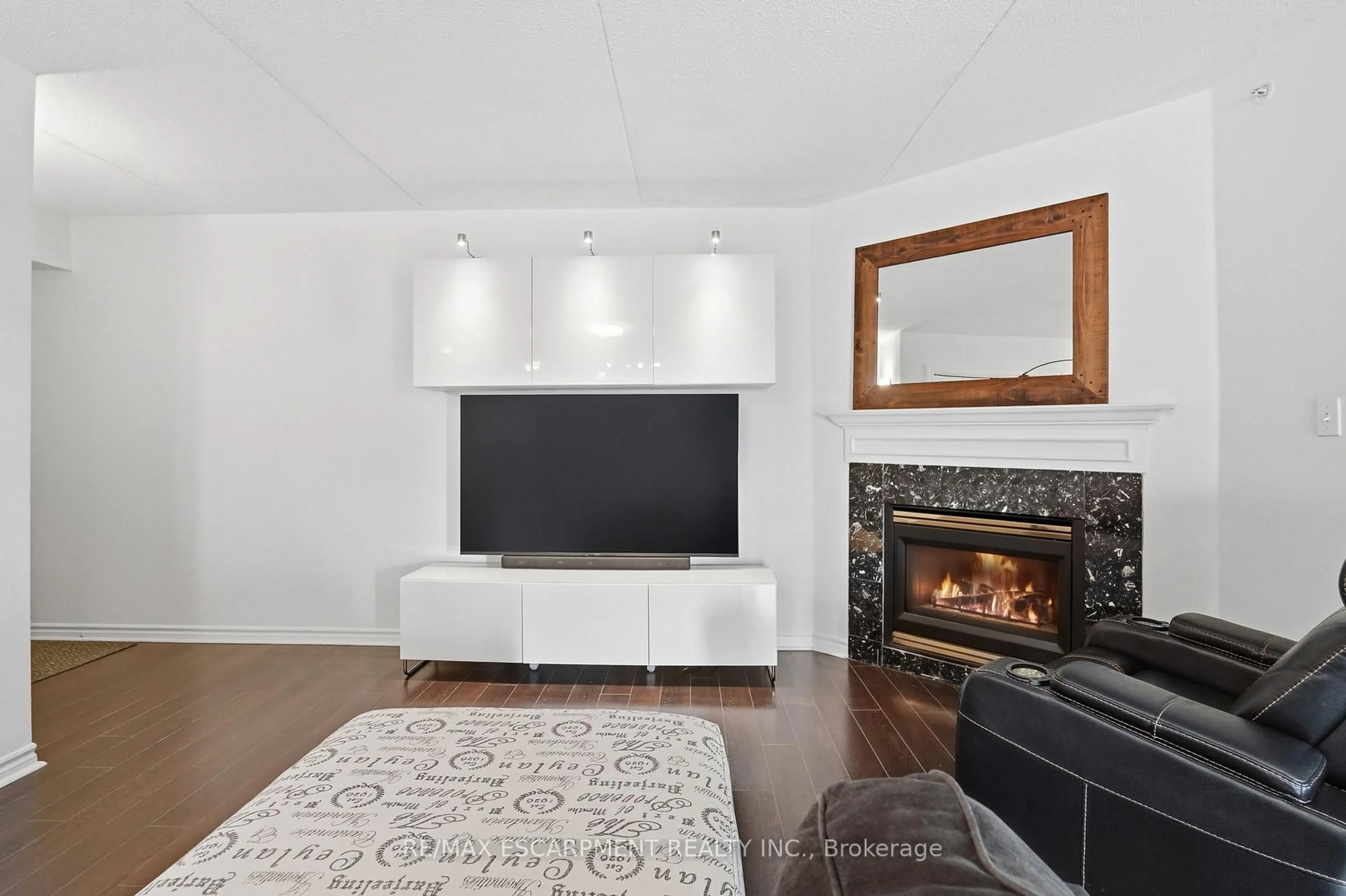 Home theater for 1451 WALKERS Line #216, Burlington Ontario L7M 4P1