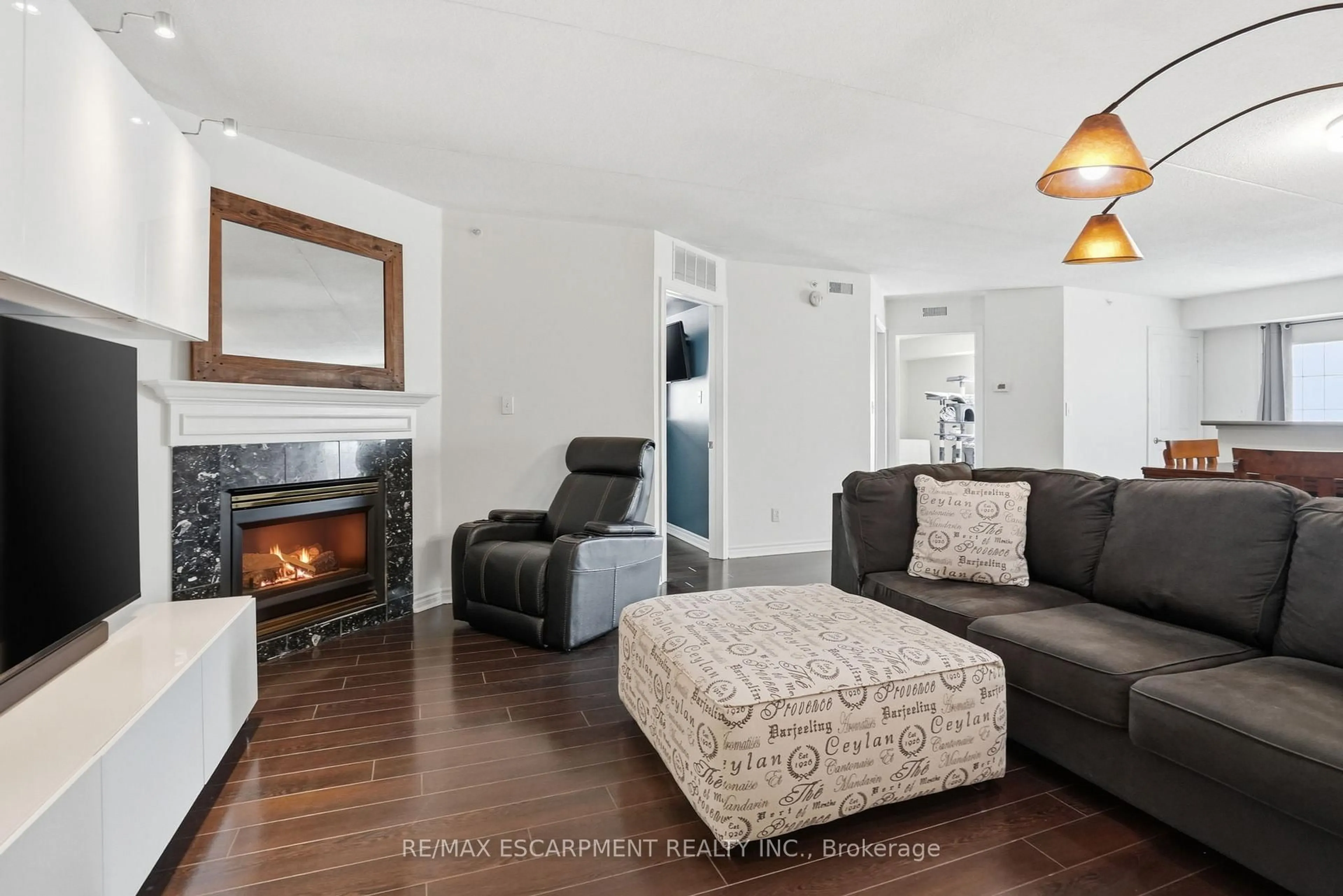 Living room with furniture, unknown for 1451 WALKERS Line #216, Burlington Ontario L7M 4P1