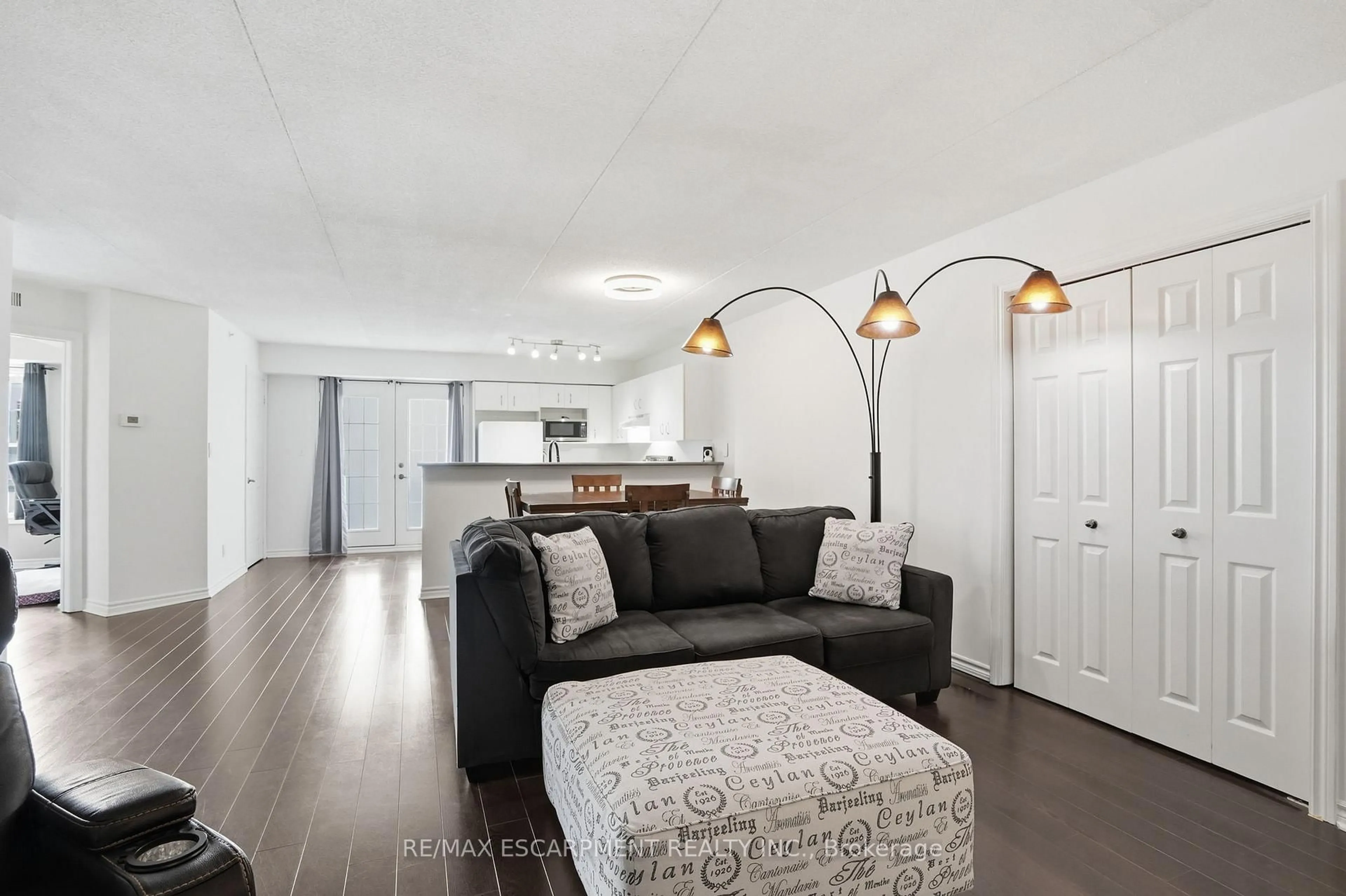 Living room with furniture, unknown for 1451 WALKERS Line #216, Burlington Ontario L7M 4P1