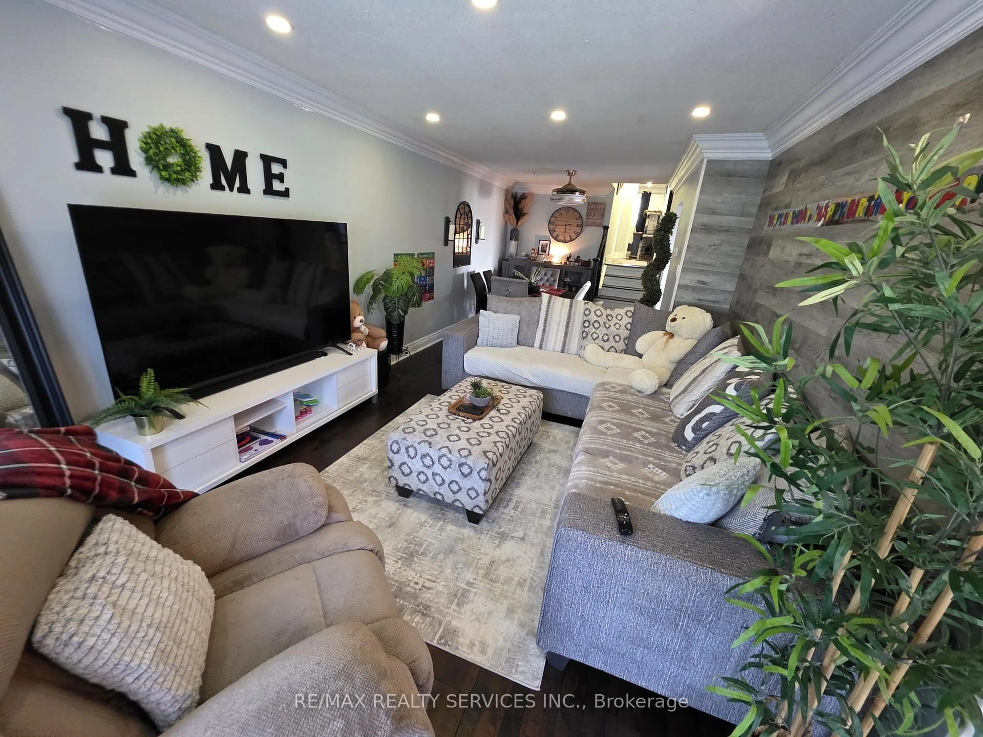 Living room with furniture, unknown for 24 Kindle Crt, Brampton Ontario L6Z 1B2