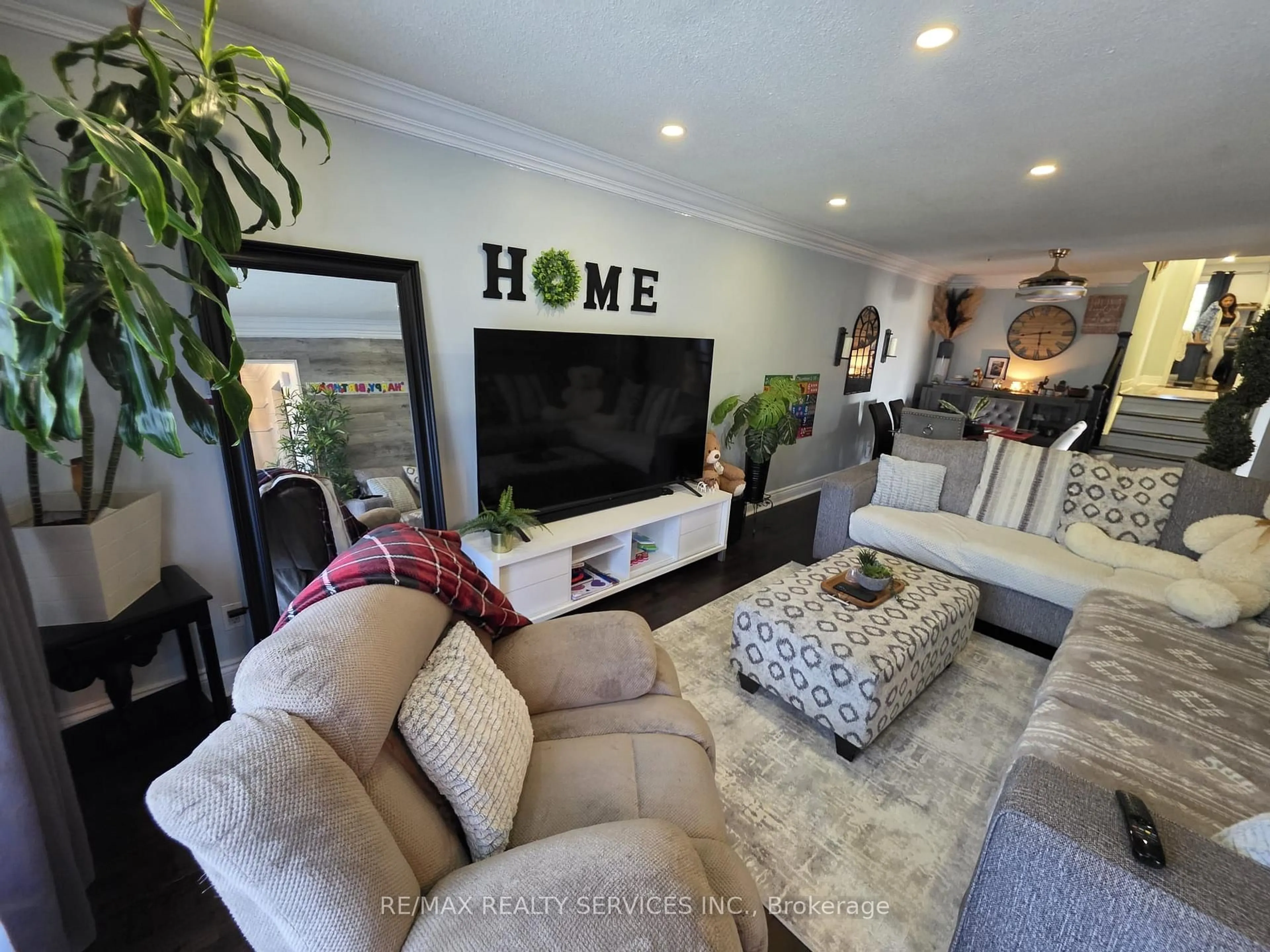 Living room with furniture, unknown for 24 Kindle Crt, Brampton Ontario L6Z 1B2